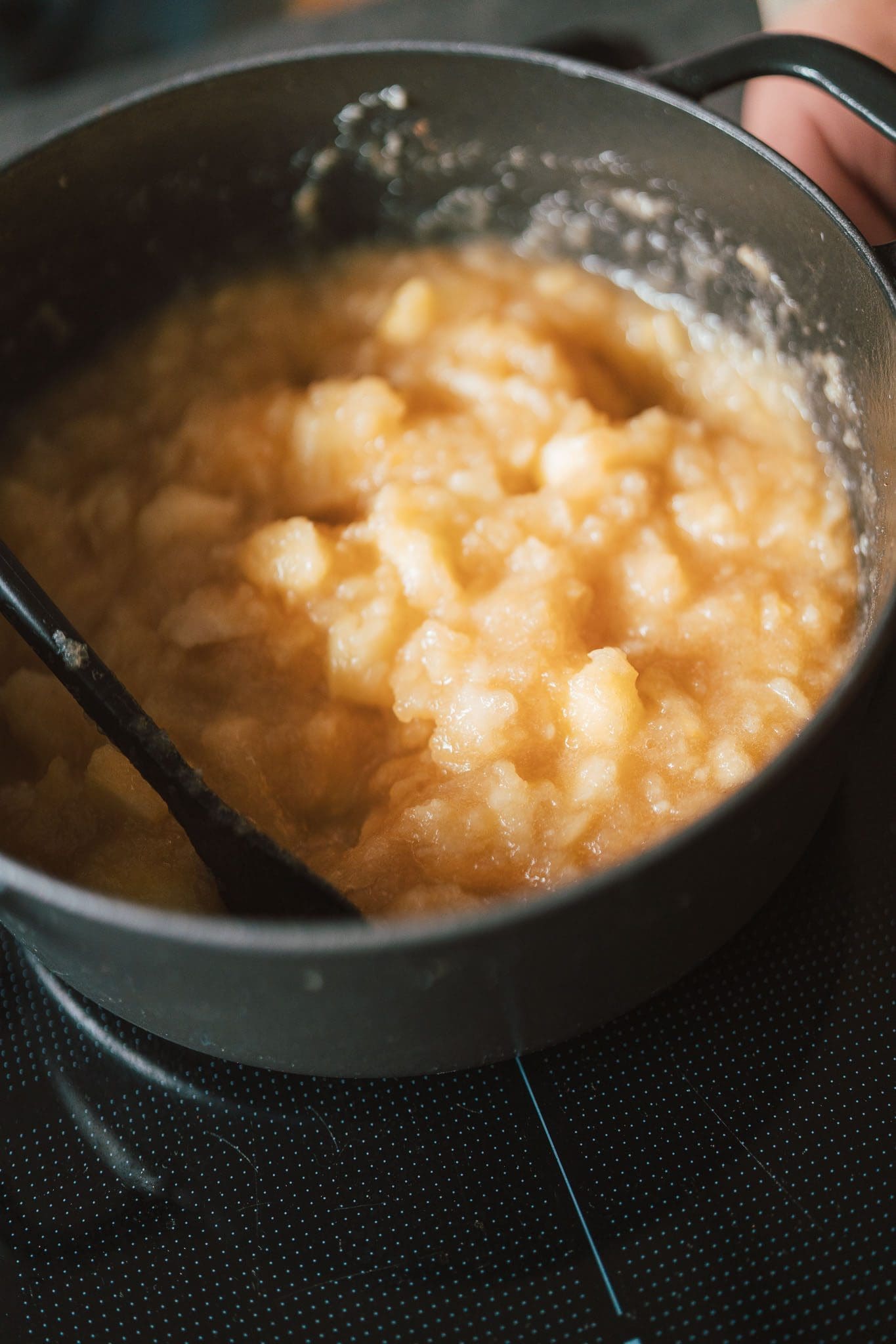 Oma Lores Apfelkompott | Einfaches Herbstrezept fürs ganze Jahr 4 Apfelkompott Oma Lore 4 | Herbst im Glas: Oma Lores Apfelkompott – fruchtig, zimtig und in 20 Minuten fertig