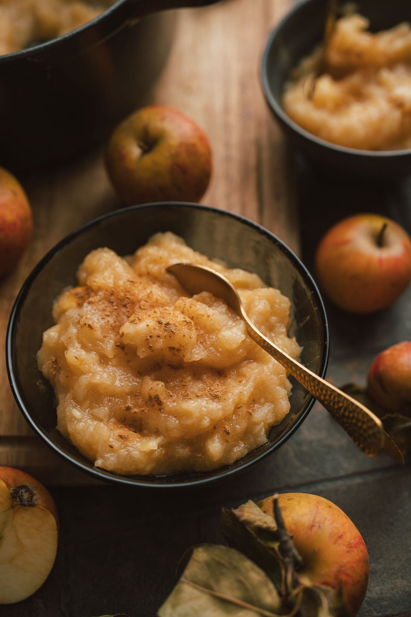 Oma Lores Apfelkompott | Einfaches Herbstrezept fürs ganze Jahr 6 Rezept für Oma Lores Apfelkompott. Unser Familienrezept. Fix und easy gemacht und noch schneller gegessen. Perfekt auch zum Haltbarmachen.