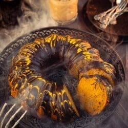 Pumpkin Spice Gugelhupf Rezept – Der perfekte Halloween Kuchen 13 Pumpkin Spice Gugelhupf | erleihe deiner Halloween-Party das gewisse Etwas mit unserem Pumpkin Spice Gugelhupf – eine Hommage an den klassischen Pumpkin Spice Latte, perfekt für den Herbst!