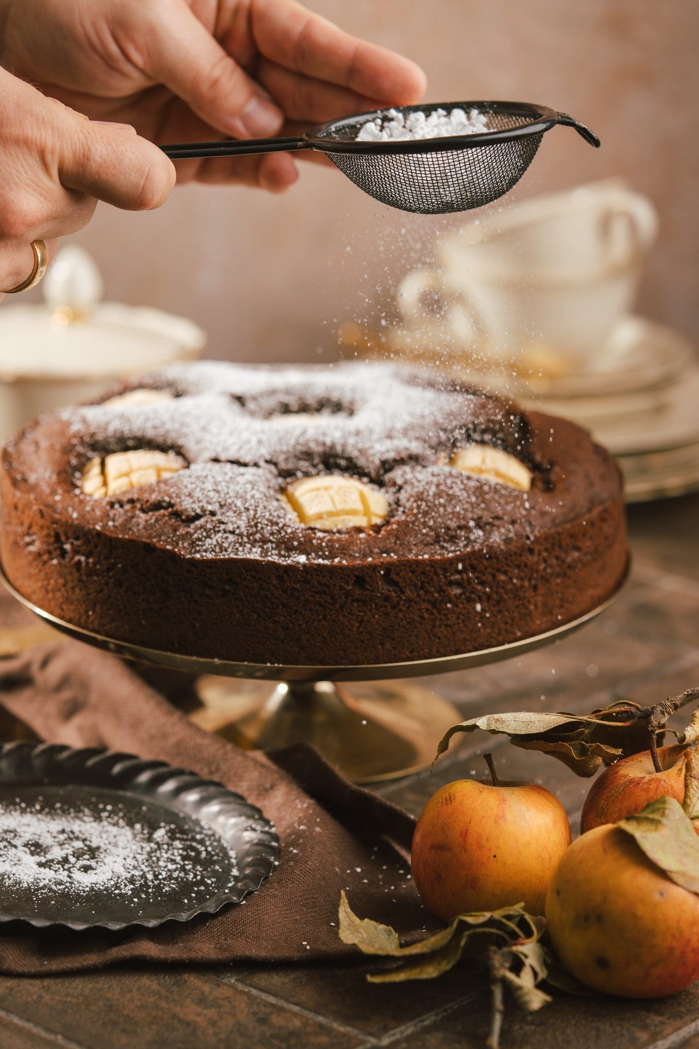 Versenkter Winter-Apfelkuchen 3 Rezept für versenkter Winter-Apfelkuchen. Ein alter Klassiker für den Herbst und Winter passend, ganz neu interpretiert. Danke Oma Lore.
