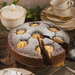 Versenkter Winter-Apfelkuchen 3 Rezept für versenkter Winter-Apfelkuchen. Ein alter Klassiker für den Herbst und Winter passend, ganz neu interpretiert. Danke Oma Lore.