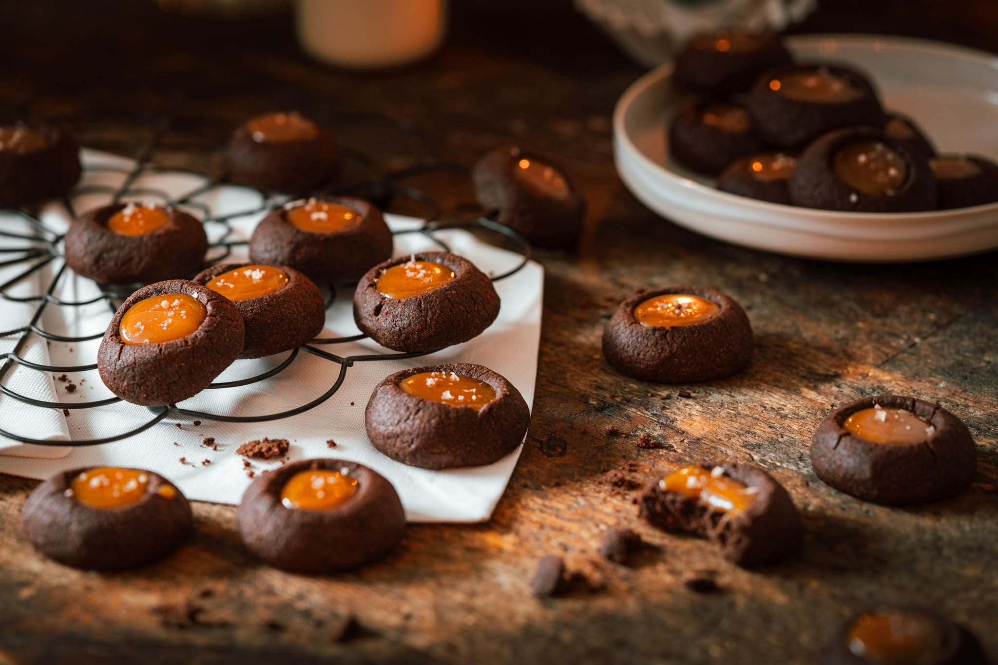 Rezept für Karamellaugen. Inspiriert durch die hellen und klassischen Engelsaugen haben wir die dunkle Version mit Karamell gemacht.