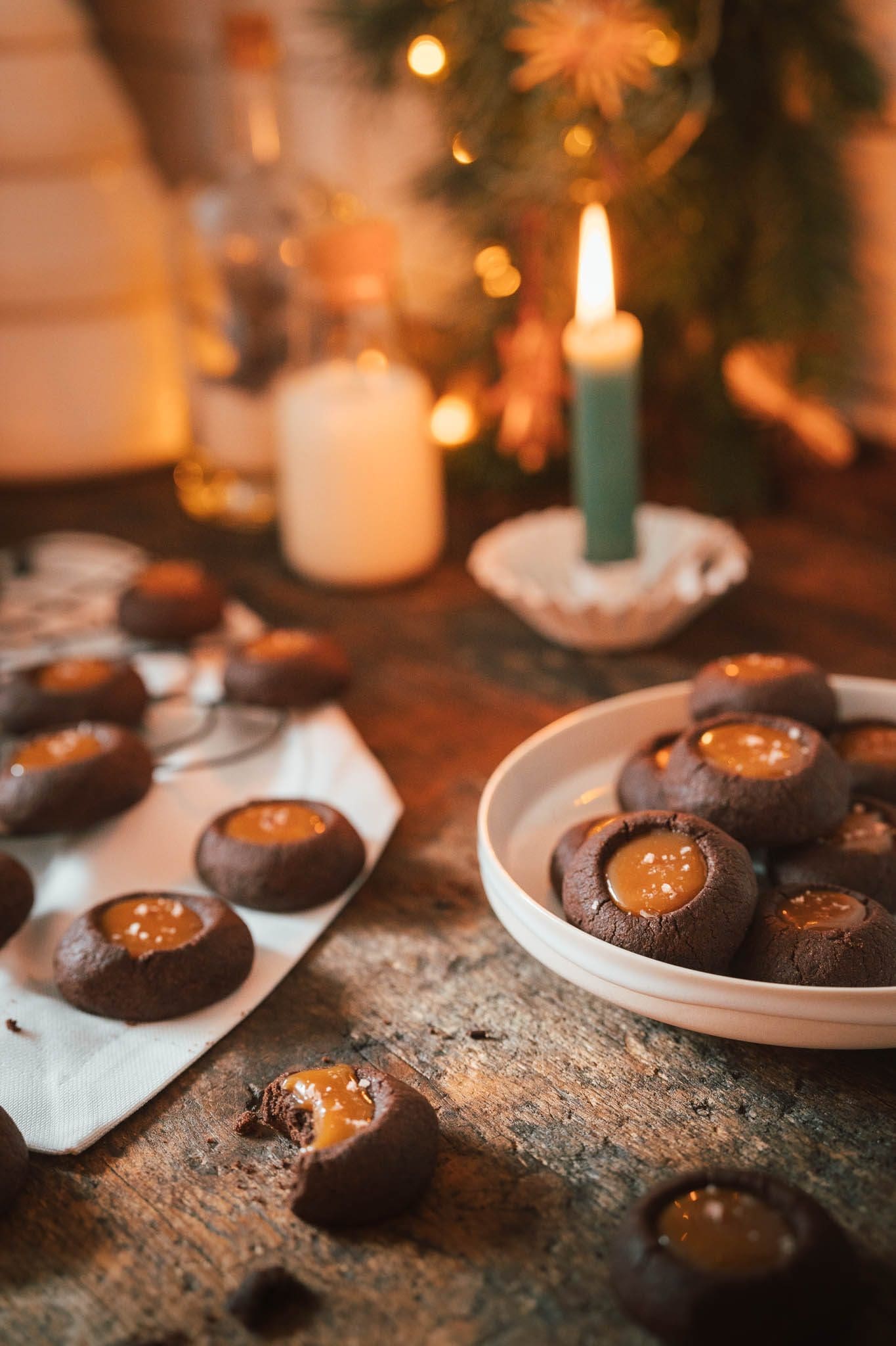 Rezept für Karamellaugen. Inspiriert durch die hellen und klassischen Engelsaugen haben wir die dunkle Version mit Karamell gemacht.