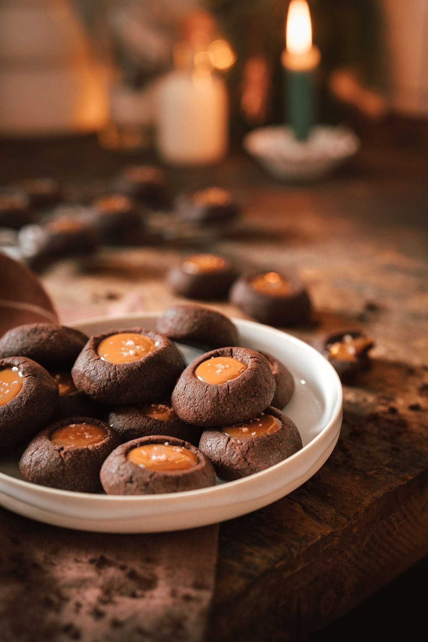 Rezept für Karamellaugen. Inspiriert durch die hellen und klassischen Engelsaugen haben wir die dunkle Version mit Karamell gemacht.