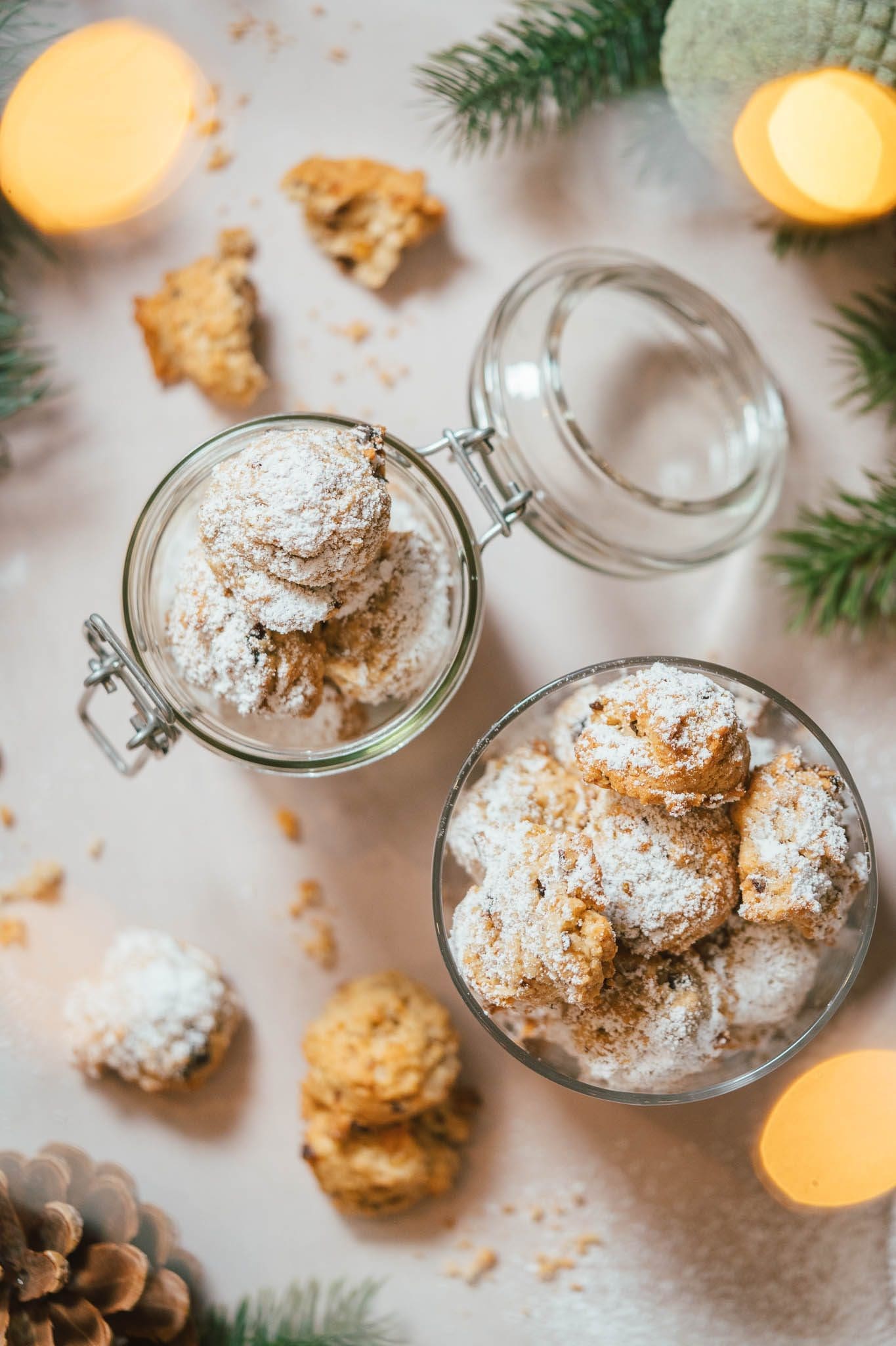 Rezept für schnelle Weihnachtsplätzchen. Der Teig ist im Handumdrehen zusammengerührt und die Plätzchen blitzschnell gebacken und bereit.