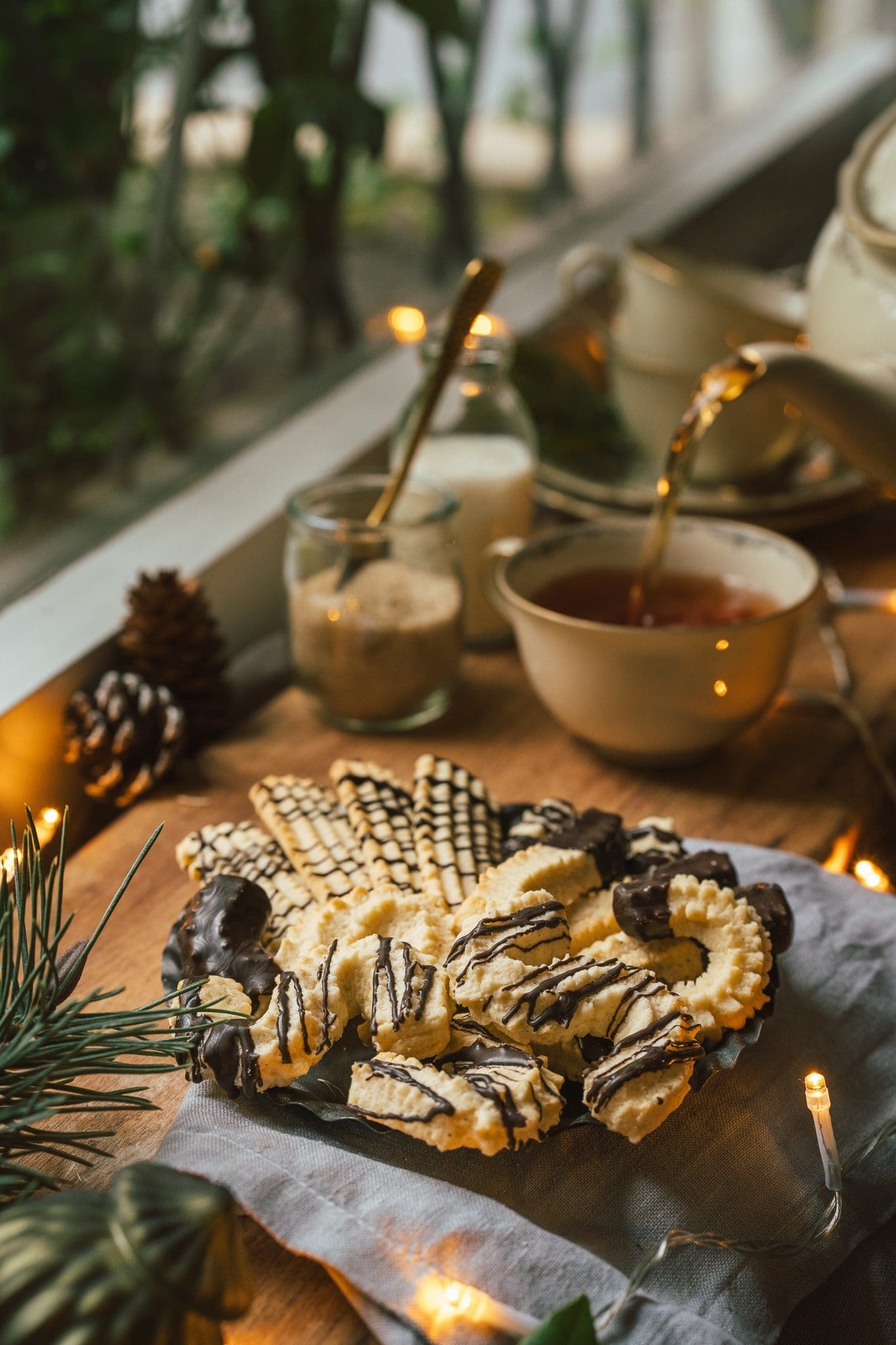 Spritzgebäck ohne Nüsse aus Oma Lores Küche bringt euch ein Plätzchenrezept mit echter Familientradition. Hier unser gelingsicheres Rezept.