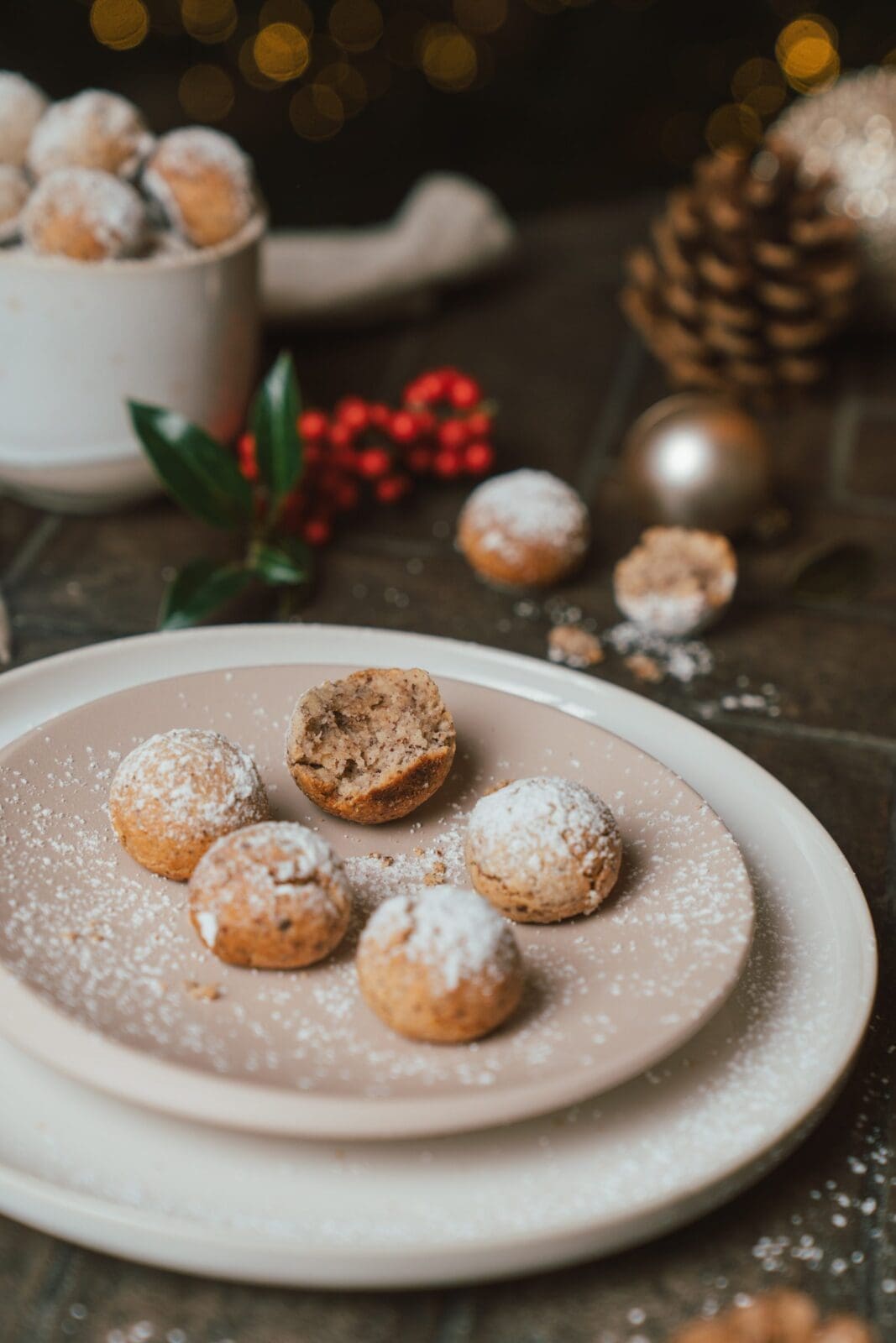 Saftige Nuss-Makronen-Kugeln 11 Rezept für saftige Nuss-Makronen-Kugeln. Leas Geheim-Rezept für Makronen, die außen fest und innen ganz zart sind.