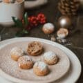 Rezept für saftige Nuss-Makronen-Kugeln. Leas Geheim-Rezept für Makronen, die außen fest und innen ganz zart sind.