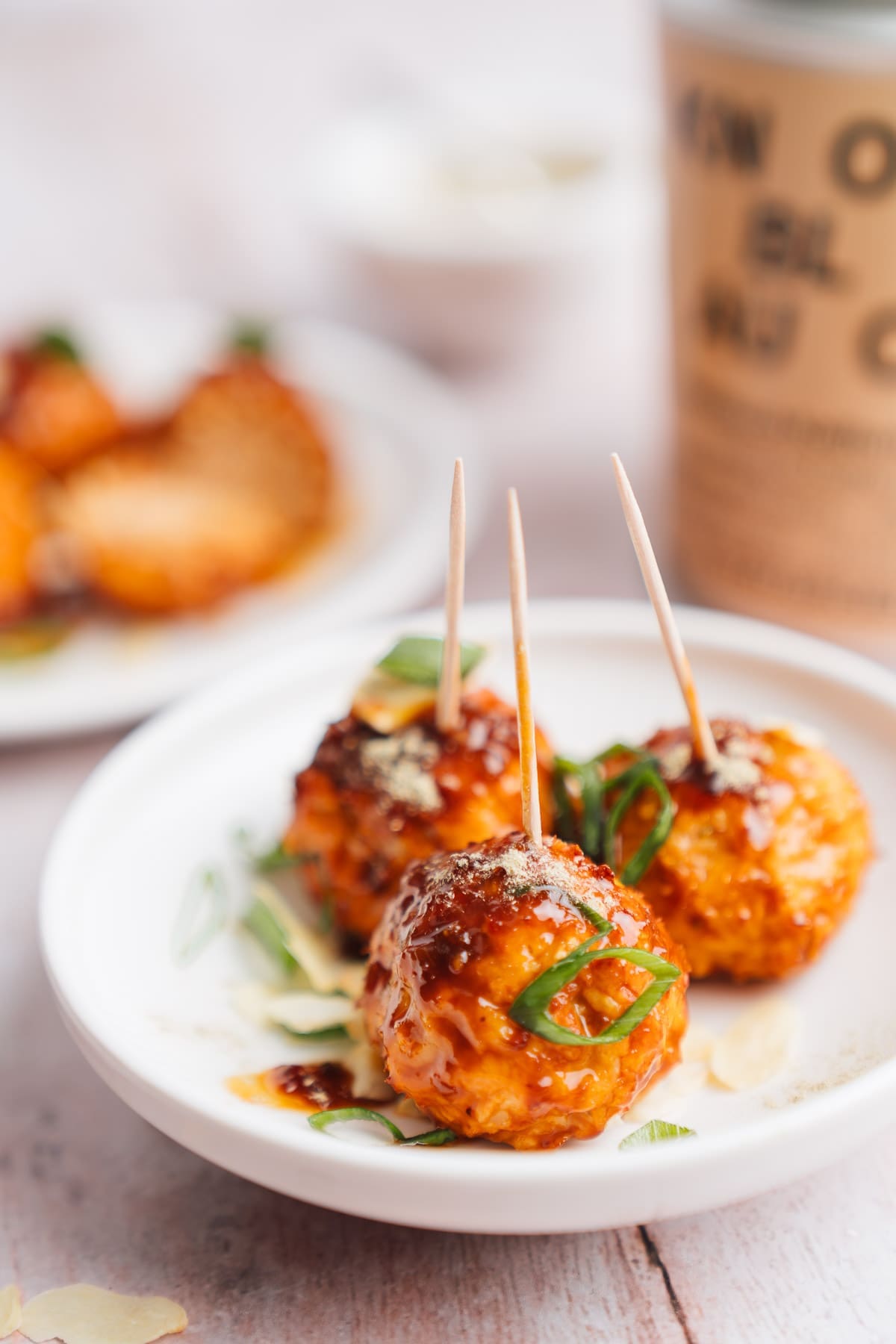 Saftige, fettarme Teriyaki-Hackbällchen aus der Heißluftfritteuse – einfach, lecker und gesund. Perfekt für jede Gelegenheit! Jetzt Rezept entdecken.