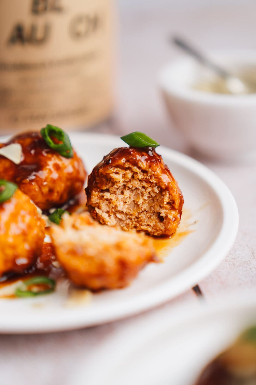 Saftige, fettarme Teriyaki-Hackbällchen aus der Heißluftfritteuse – einfach, lecker und gesund. Perfekt für jede Gelegenheit! Jetzt Rezept entdecken.