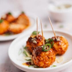 Fettarme Teriyaki-Hackbällchen - Perfekt für die Heißluftfritteuse 12 Saftige, fettarme Teriyaki-Hackbällchen aus der Heißluftfritteuse – einfach, lecker und gesund. Perfekt für jede Gelegenheit! Jetzt Rezept entdecken.