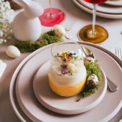 Entdeckt unser Rezept für Ei im Glas mit cremigem Kartoffelpüree. Perfekt vorzubereiten und ideal für den (Oster)brunch – so einfach geht's!