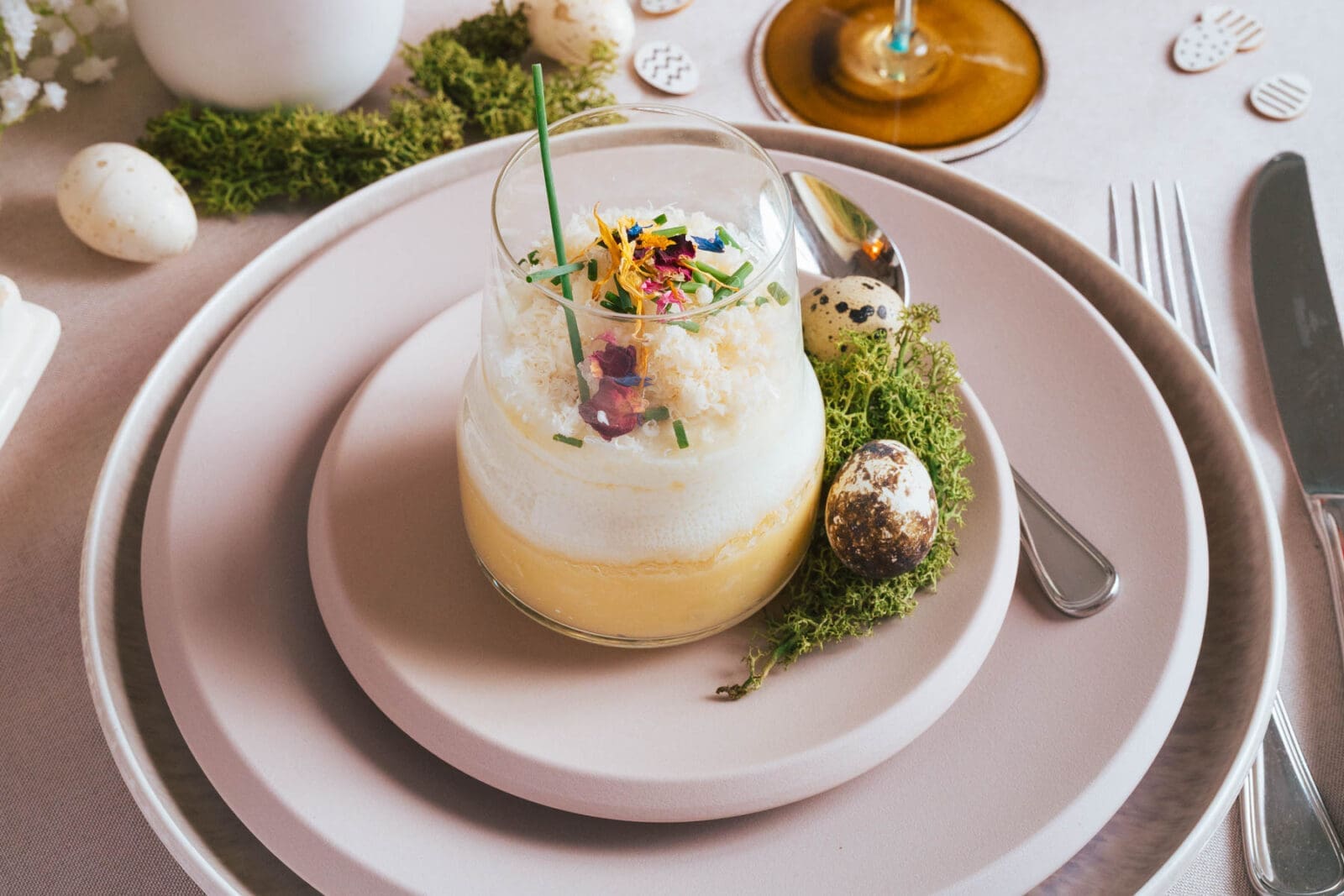 Ei im Glas mit Kartoffelpüree – Einfaches Rezept für den Osterbrunch 3 Entdeckt unser Rezept für Ei im Glas mit cremigem Kartoffelpüree. Perfekt vorzubereiten und ideal für den (Oster)brunch – so einfach geht's!
