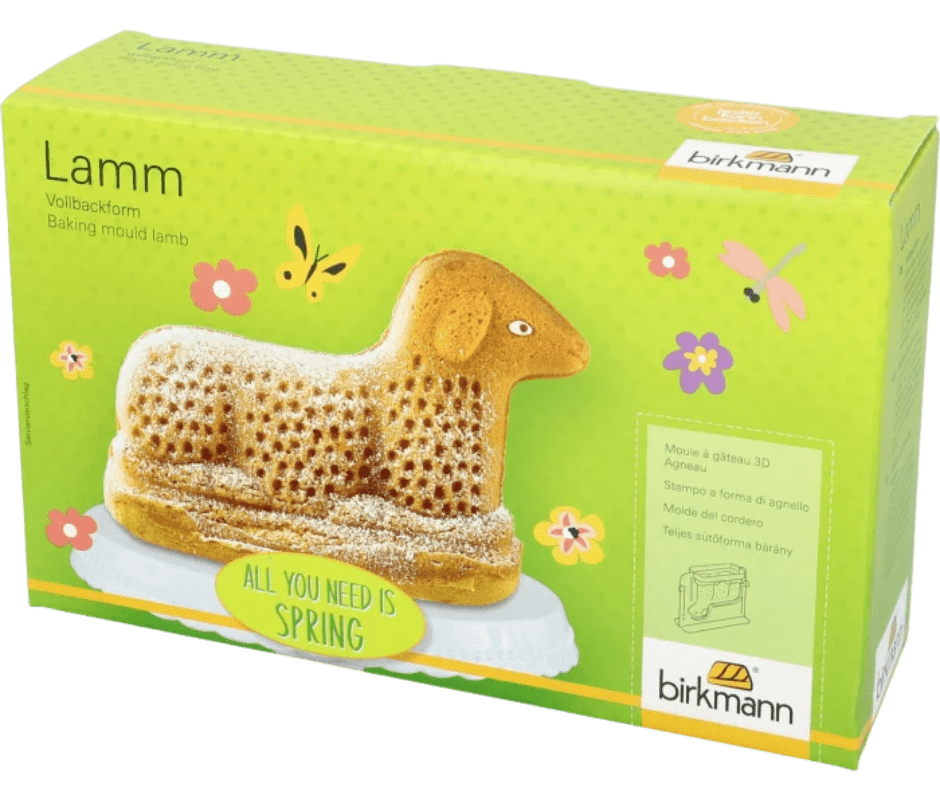 Super Saftiges Osterlämmchen | Unser einfaches Grundrezept 4 Facebook Post Design | Ist Ostern für euch auch ein Fest, das immer wieder mit Traditionen und Kindheitserinnerungen verbunden ist? Für uns auf jeden Fall. Und bei Sascha ist das Osterlämmchen definitiv fest damit verbunden. Osterlämmchen? Also nicht unser geschmortes Lamm, wenn das auch wirklich lecker ist und zu Ostern passt. Nein. Das in einer 3-D- Backform gebackene Osterlämmchen. Das wird bei Saschas Mama nämlich schon immer zu Ostern gebacken. Kennt ihr das auch? Oder gab`s bei euch eher einen gebackenen Osterhasen, wie bei mir? Bei mir allerdings nicht so traditionsreich. Denn meine Muddi hat die Form vermutlich nur gekauft, weil ich unbedingt einen Hasen haben wollte. Daher gabs den auch nur einmal. Im Gegensatz zum Osterlämmchen in Saschas Familie.