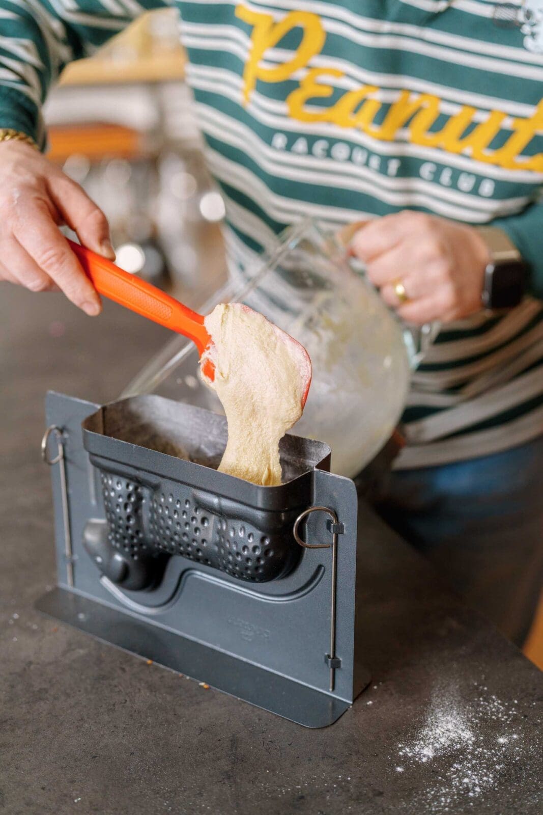 Super Saftiges Osterlämmchen | Unser einfaches Grundrezept 5 Entdecke unser super saftiges Osterlämmchen. Ein einfaches Grundrezept, das Familienerinnerungen weckt und mit Sahne-Tupfen verfeinert wird.