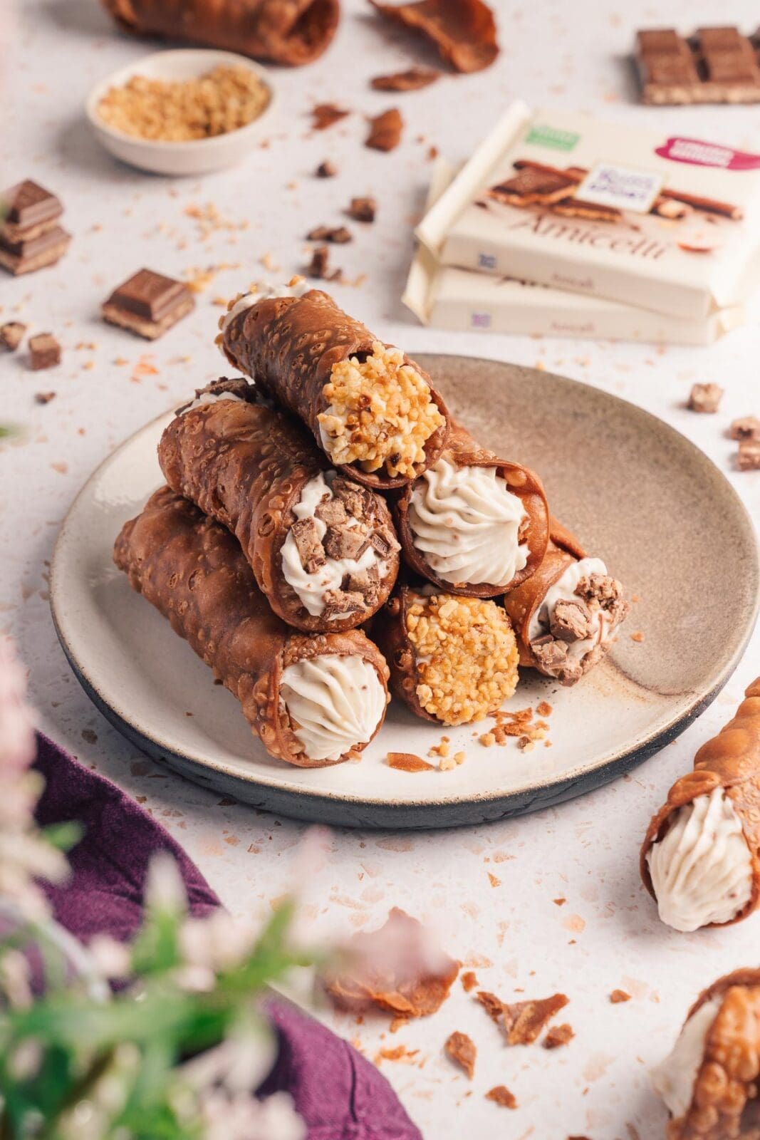 Original italienische Cannoli mit Ricotta-Amicelli-Füllung – knusprig, cremig & einfach selbst gemacht 16 Knusprig, cremig, himmlisch! Unsere Cannoli mit Ricotta und Ritter Sport Amicelli holen dir echtes Italien-Feeling in die Küche. Jetzt nachmachen!
