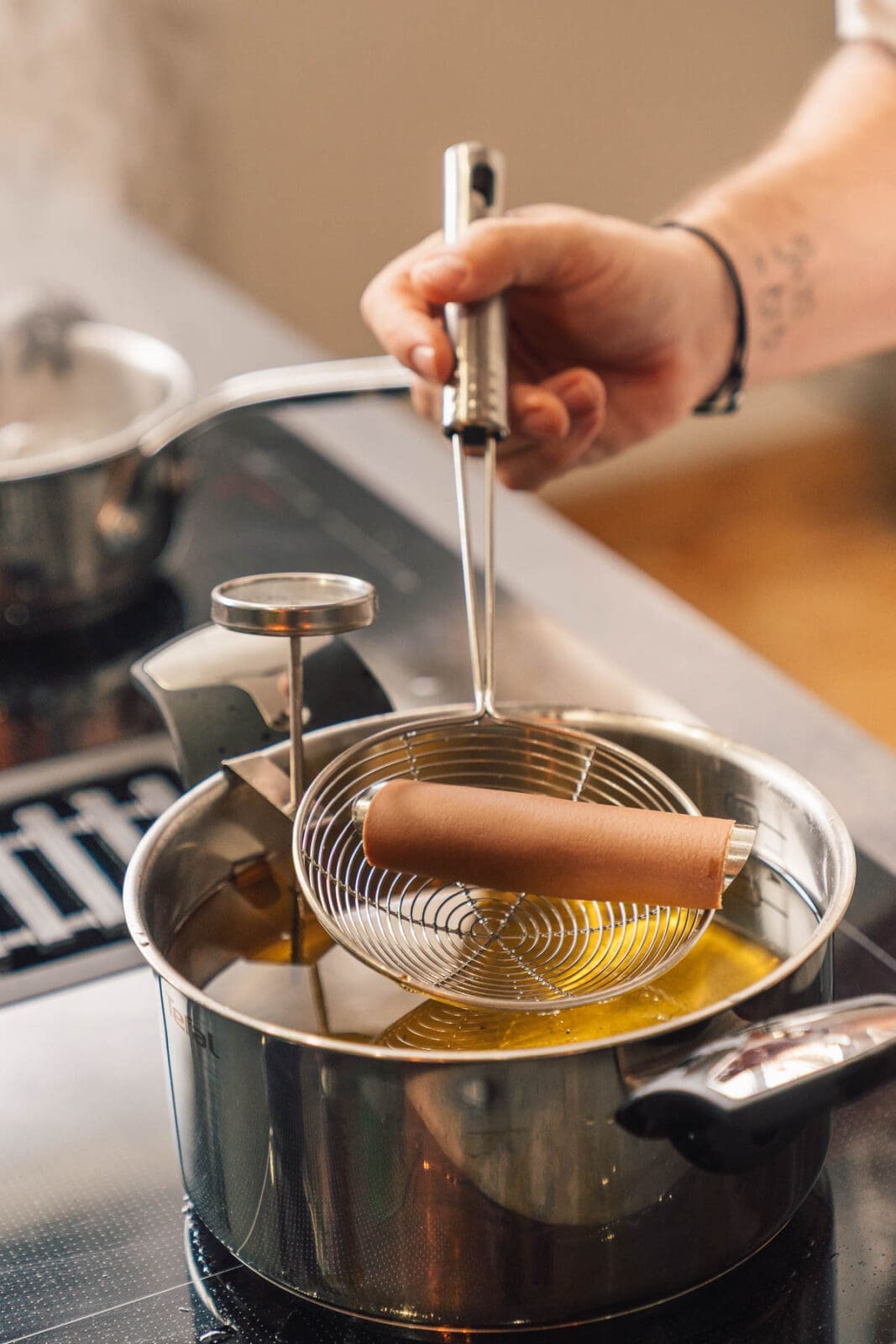 Original italienische Cannoli mit Ricotta-Amicelli-Füllung – knusprig, cremig & einfach selbst gemacht 10 Knusprig, cremig, himmlisch! Unsere Cannoli mit Ricotta und Ritter Sport Amicelli holen dir echtes Italien-Feeling in die Küche. Jetzt nachmachen!