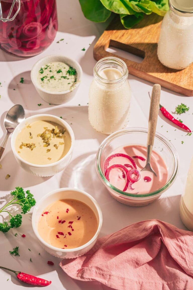 Grundrezepte – die Basics für deine Küche 4 Cremiges Salatdressing nach altem Familienrezept: Mit aromatischer Brühe-Reduktion, Senf & Knoblauch. Einfach selbst gemacht!