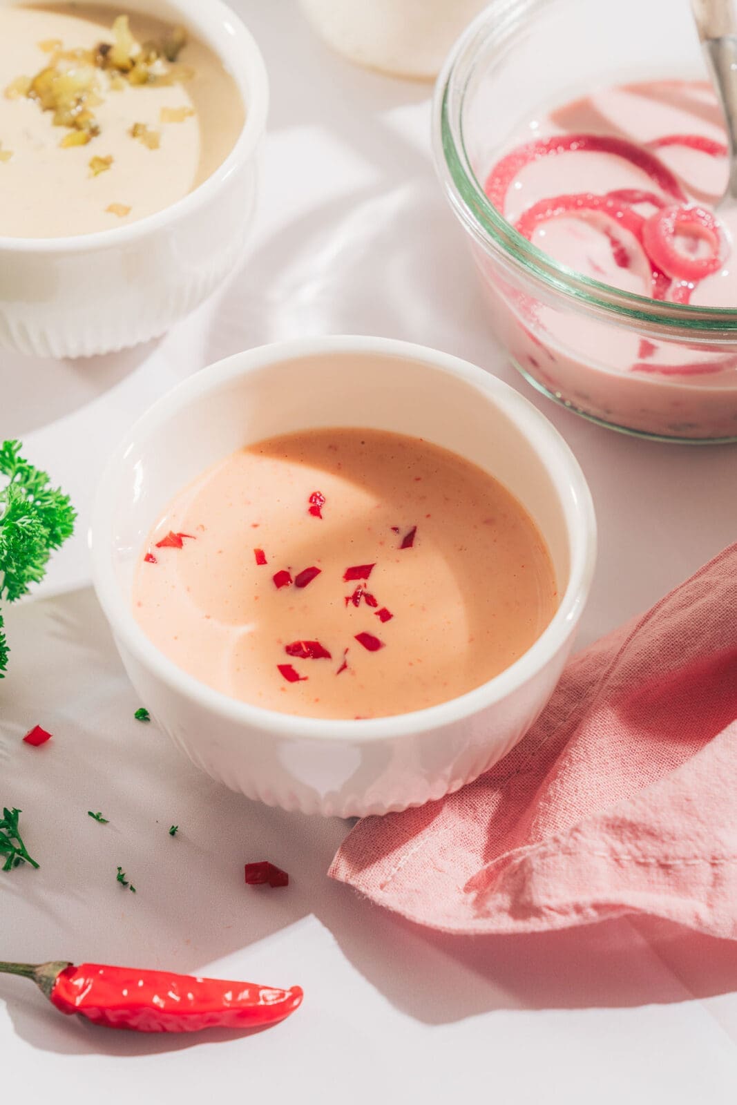 Cremiges Salatdressing nach altem Familienrezept: Mit aromatischer Brühe-Reduktion, Senf & Knoblauch. Einfach selbst gemacht!