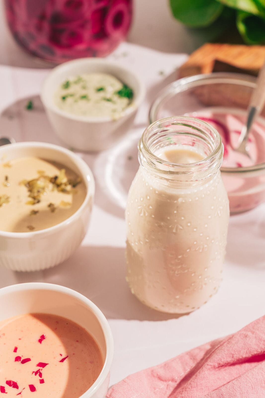 Cremiges Salatdressing nach altem Familienrezept: Mit aromatischer Brühe-Reduktion, Senf & Knoblauch. Einfach selbst gemacht!