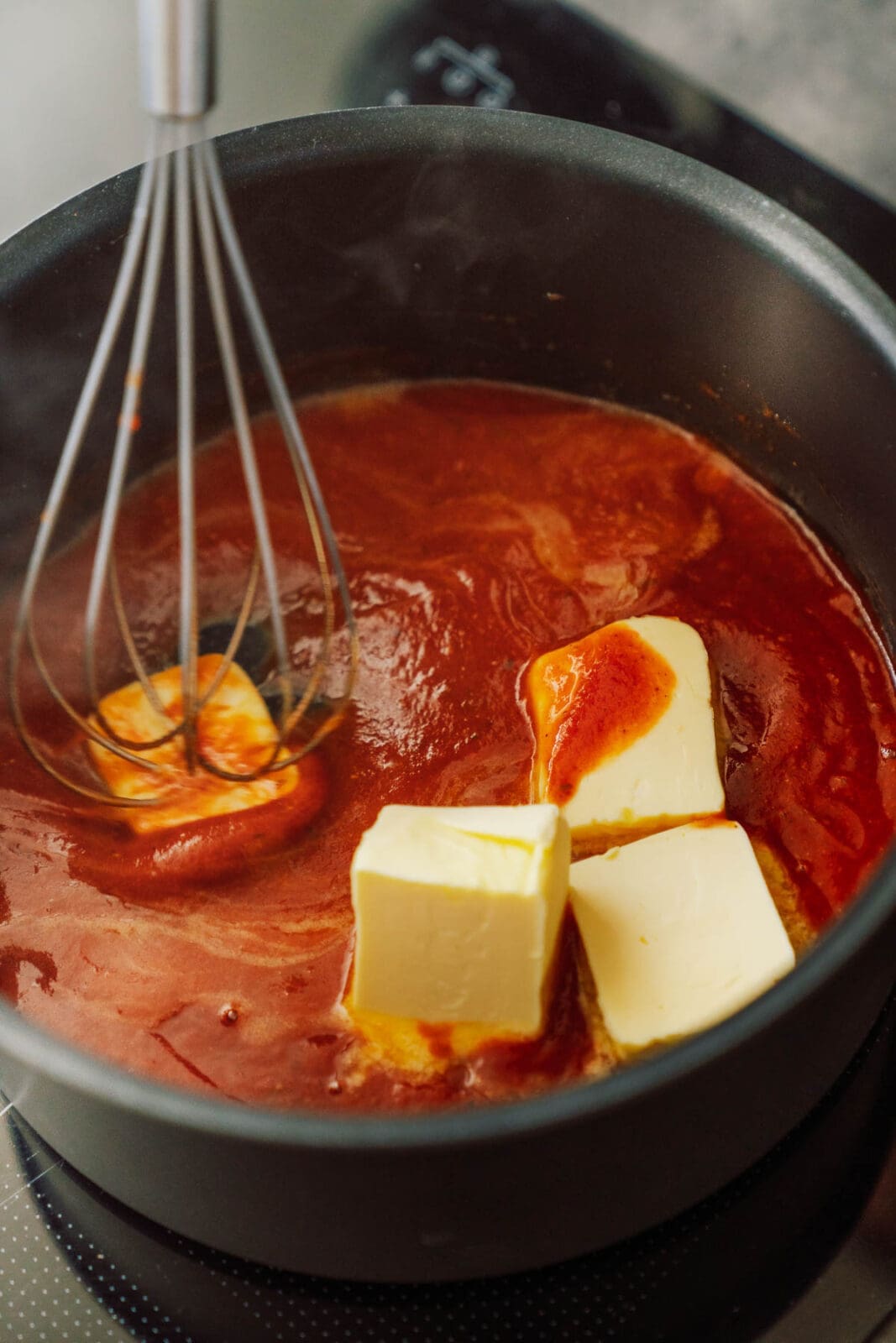 Entdecke unser Originalrezept für knusprige Hot Wings Buffalo Style aus der Heißluftfritteuse mit legendärer scharfer Sauce. Einfach & lecker!