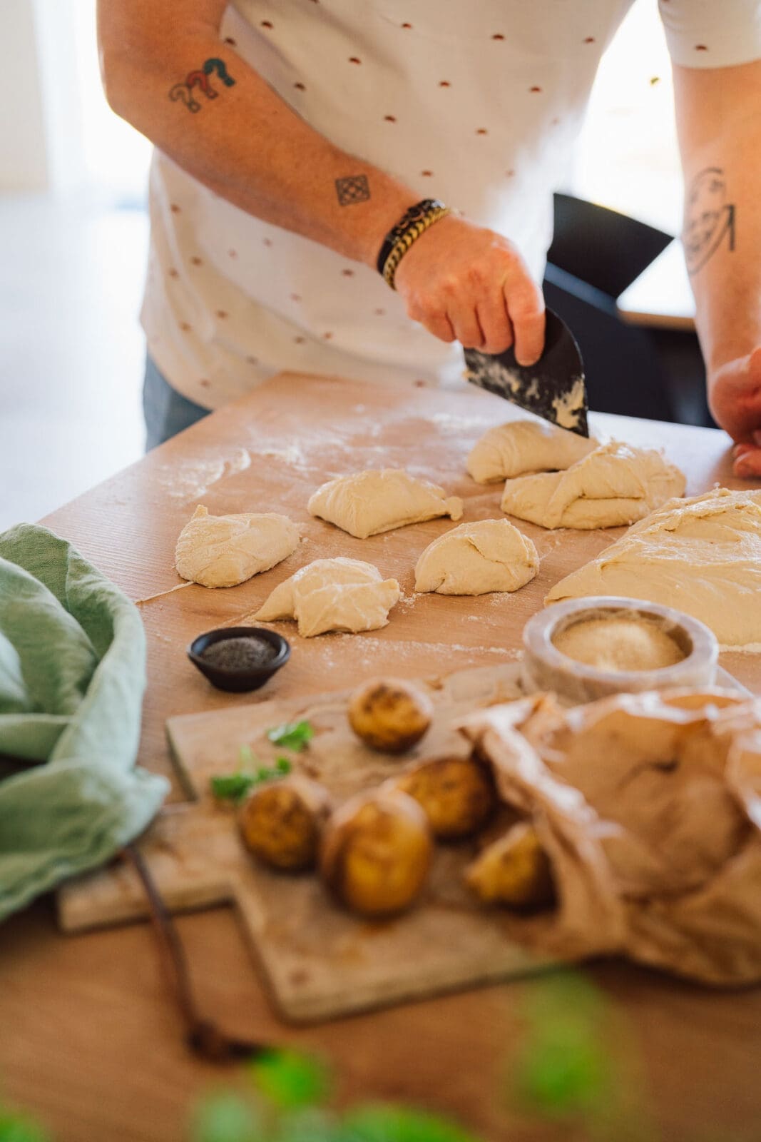 Rezept für fluffige dänische Kartoffelbrötchen direkt aus dem Ferienhaus! Unsere Frühstücksidee für den perfekten Urlaubsgenuss.