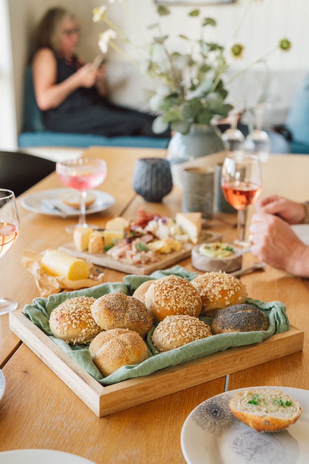 Rezept für fluffige dänische Kartoffelbrötchen direkt aus dem Ferienhaus! Unsere Frühstücksidee für den perfekten Urlaubsgenuss.