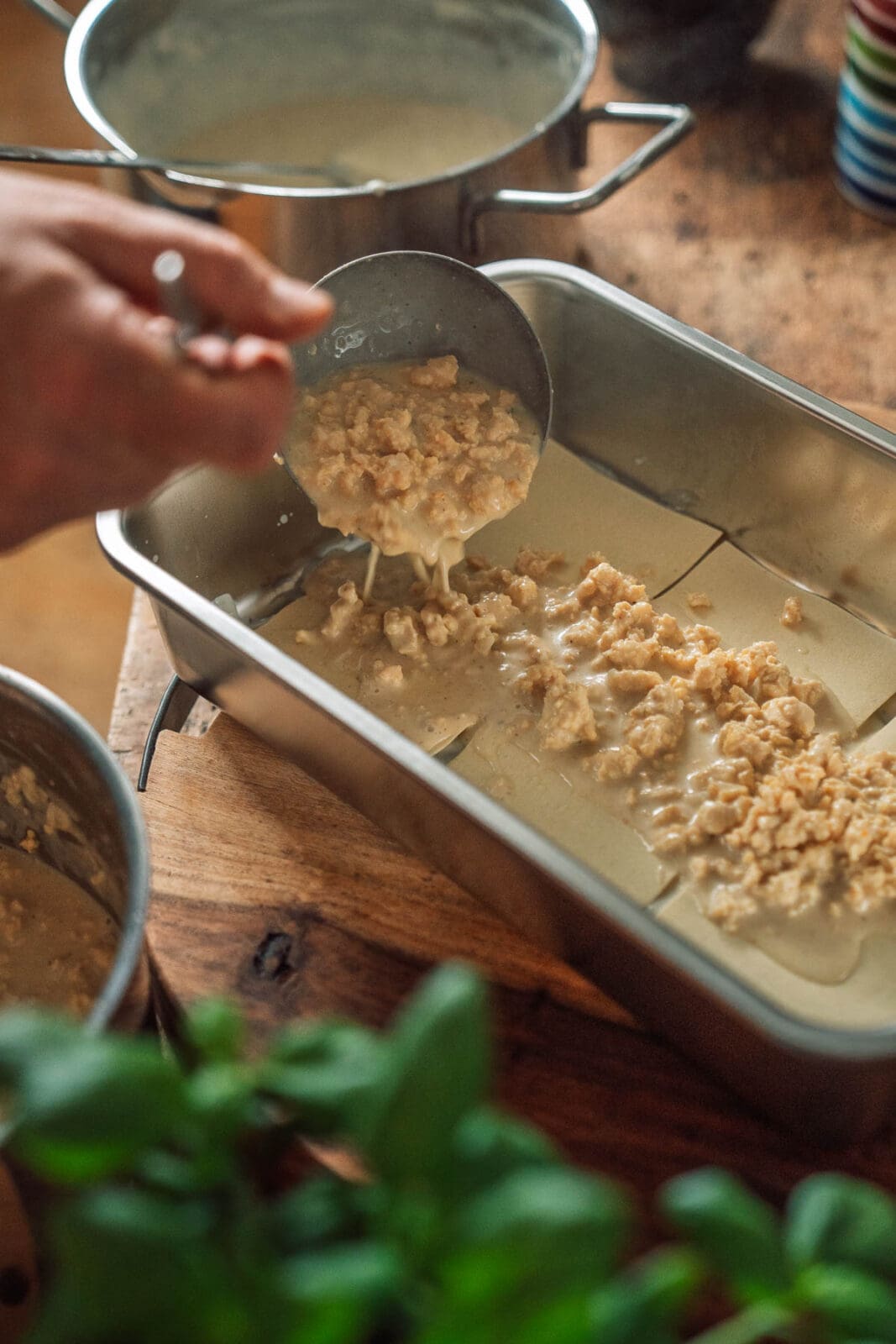 Grüne Spargel Lasagne mit Hähnchen-Bolognese 2 Entdeckt unsere Spargel Lasagne mit knackigem grünem Spargel & cremiger Hähnchen Bolognese. Ein frühlingshafter Genuss für alle Pastafans!