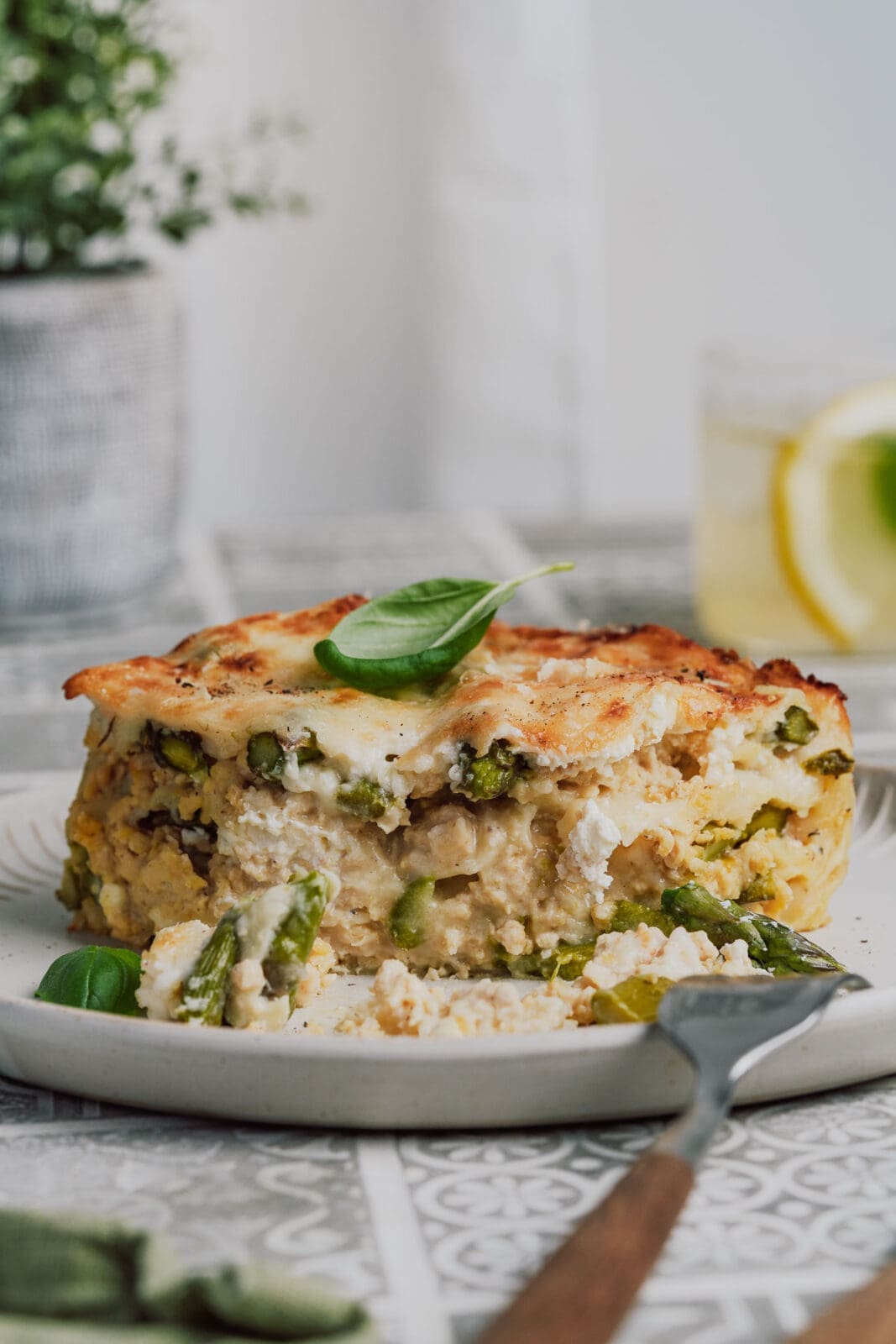 Grüne Spargel Lasagne mit Hähnchen-Bolognese 9 Entdeckt unsere Spargel Lasagne mit knackigem grünem Spargel & cremiger Hähnchen Bolognese. Ein frühlingshafter Genuss für alle Pastafans!