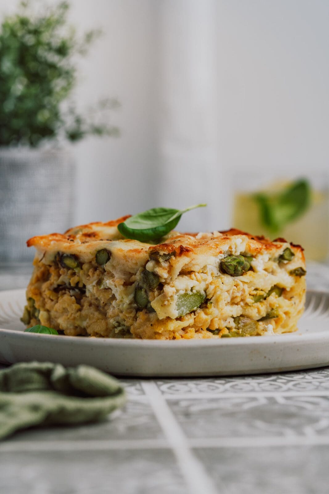 Grüne Spargel Lasagne mit Hähnchen-Bolognese 7 Entdeckt unsere Spargel Lasagne mit knackigem grünem Spargel & cremiger Hähnchen Bolognese. Ein frühlingshafter Genuss für alle Pastafans!