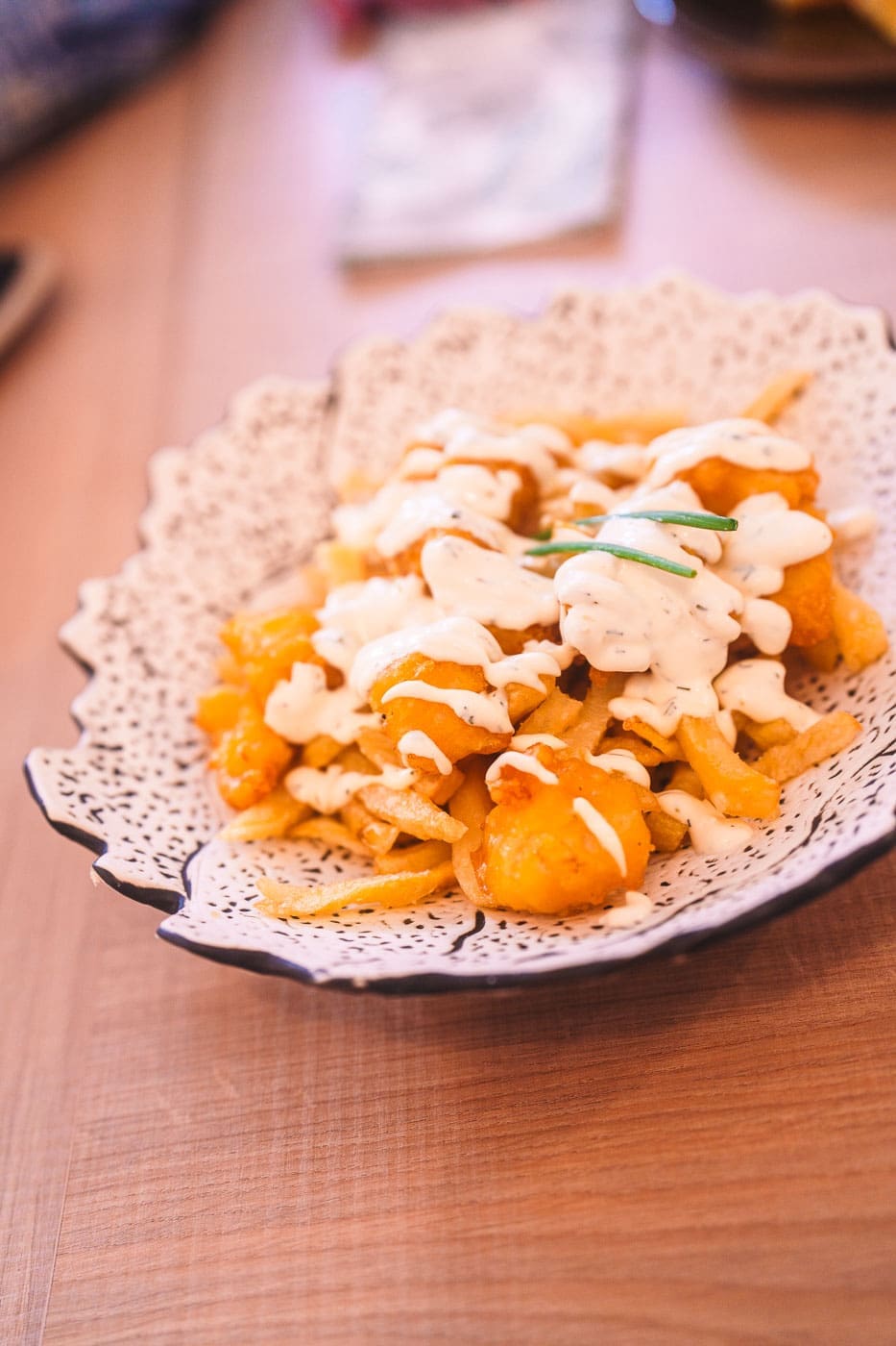 Mallorca2024 086 | Die Mallorca Nebensaison ist so viel mehr als nur Ballermann, Schinkenstraße und Party-Tourismus! Wie ist das bei euch? Habt ihr bei Mallorca auch zuerst die überfüllten Strände und lauten Bars im Kopf? Dann lasst euch von uns auf eine Reise mitnehmen, die euer Bild von der Lieblingsinsel der Deutschen komplett verändern wird. Wir waren nun schon mehrfach dort und haben bei jedem Besuch tiefere Einblicke in die echte und authentische Seite dieser fantastischen Insel bekommen. Und ganz wichtig: Wir reisen immer in der Mallorca Nebensaison!&nbsp;Das ist der Schlüssel, um die versteckten Schätze wirklich zu erleben.&nbsp; Wir zeigen euch unsere persönlichen Geheimtipps für Restaurants, charmante Orte und einzigartige Läden fernab vom Trubel. Jetzt geht's also los mit jeder Menge Genuss und vielen tollen Erlebnissen.