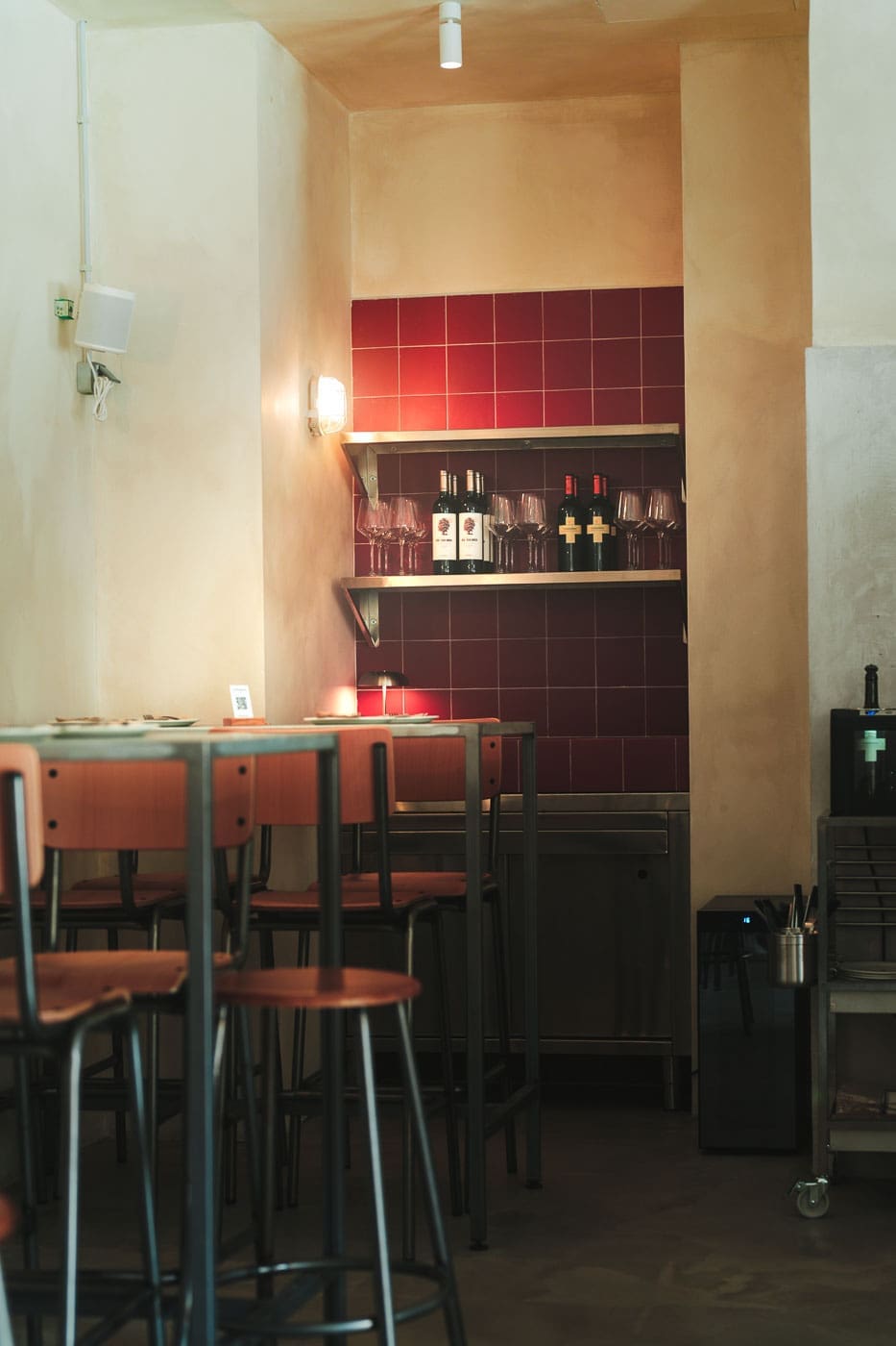 Mallorca2025 019 | Die Mallorca Nebensaison ist so viel mehr als nur Ballermann, Schinkenstraße und Party-Tourismus! Wie ist das bei euch? Habt ihr bei Mallorca auch zuerst die überfüllten Strände und lauten Bars im Kopf? Dann lasst euch von uns auf eine Reise mitnehmen, die euer Bild von der Lieblingsinsel der Deutschen komplett verändern wird. Wir waren nun schon mehrfach dort und haben bei jedem Besuch tiefere Einblicke in die echte und authentische Seite dieser fantastischen Insel bekommen. Und ganz wichtig: Wir reisen immer in der Mallorca Nebensaison!&nbsp;Das ist der Schlüssel, um die versteckten Schätze wirklich zu erleben.&nbsp; Wir zeigen euch unsere persönlichen Geheimtipps für Restaurants, charmante Orte und einzigartige Läden fernab vom Trubel. Jetzt geht's also los mit jeder Menge Genuss und vielen tollen Erlebnissen.