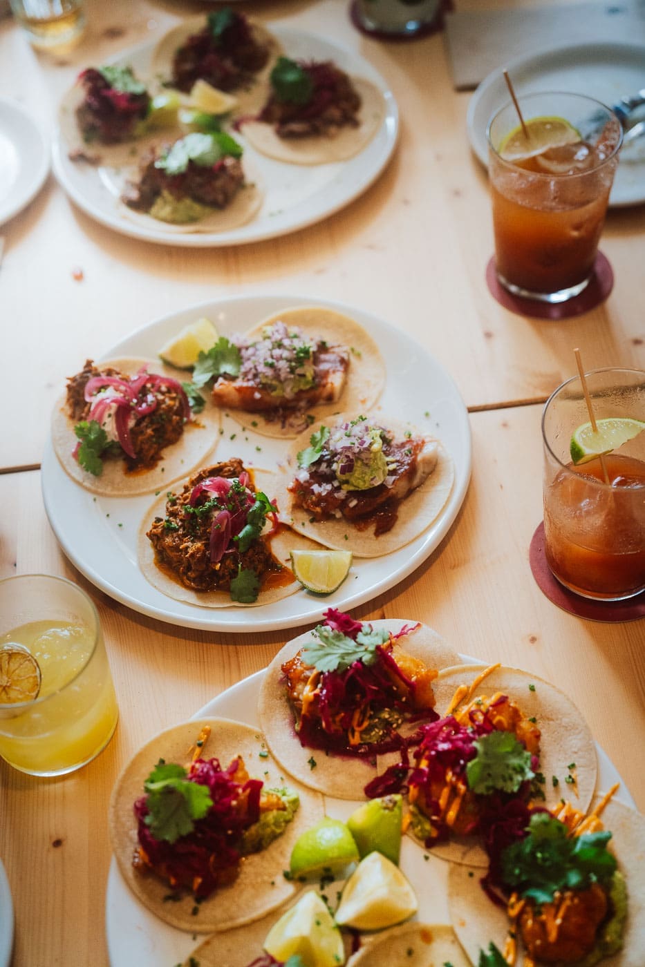 Mallorca2025 042 | Die Mallorca Nebensaison ist so viel mehr als nur Ballermann, Schinkenstraße und Party-Tourismus! Wie ist das bei euch? Habt ihr bei Mallorca auch zuerst die überfüllten Strände und lauten Bars im Kopf? Dann lasst euch von uns auf eine Reise mitnehmen, die euer Bild von der Lieblingsinsel der Deutschen komplett verändern wird. Wir waren nun schon mehrfach dort und haben bei jedem Besuch tiefere Einblicke in die echte und authentische Seite dieser fantastischen Insel bekommen. Und ganz wichtig: Wir reisen immer in der Mallorca Nebensaison!&nbsp;Das ist der Schlüssel, um die versteckten Schätze wirklich zu erleben.&nbsp; Wir zeigen euch unsere persönlichen Geheimtipps für Restaurants, charmante Orte und einzigartige Läden fernab vom Trubel. Jetzt geht's also los mit jeder Menge Genuss und vielen tollen Erlebnissen.