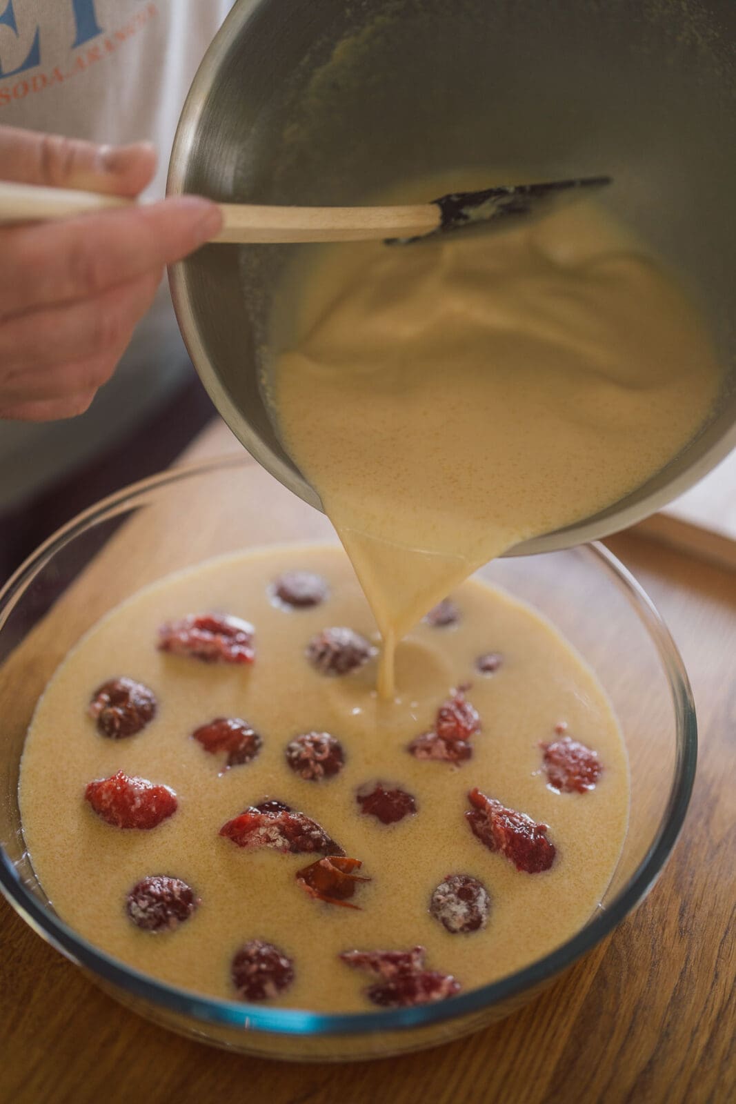 Unser Far Breton Rezept. Bretonischer Pflaumenkuchen, mit frischen oder Trockenpflaumen in Armagnac. Saftig, simpel, zum Verlieben.