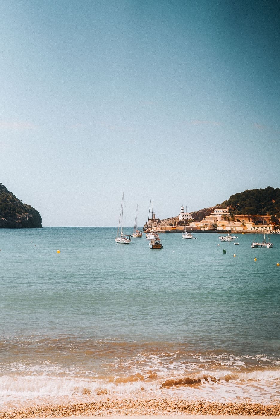 Mallorca2024 053 | Die Mallorca Nebensaison ist so viel mehr als nur Ballermann, Schinkenstraße und Party-Tourismus! Wie ist das bei euch? Habt ihr bei Mallorca auch zuerst die überfüllten Strände und lauten Bars im Kopf? Dann lasst euch von uns auf eine Reise mitnehmen, die euer Bild von der Lieblingsinsel der Deutschen komplett verändern wird. Wir waren nun schon mehrfach dort und haben bei jedem Besuch tiefere Einblicke in die echte und authentische Seite dieser fantastischen Insel bekommen. Und ganz wichtig: Wir reisen immer in der Mallorca Nebensaison!&nbsp;Das ist der Schlüssel, um die versteckten Schätze wirklich zu erleben.&nbsp; Wir zeigen euch unsere persönlichen Geheimtipps für Restaurants, charmante Orte und einzigartige Läden fernab vom Trubel. Jetzt geht's also los mit jeder Menge Genuss und vielen tollen Erlebnissen.