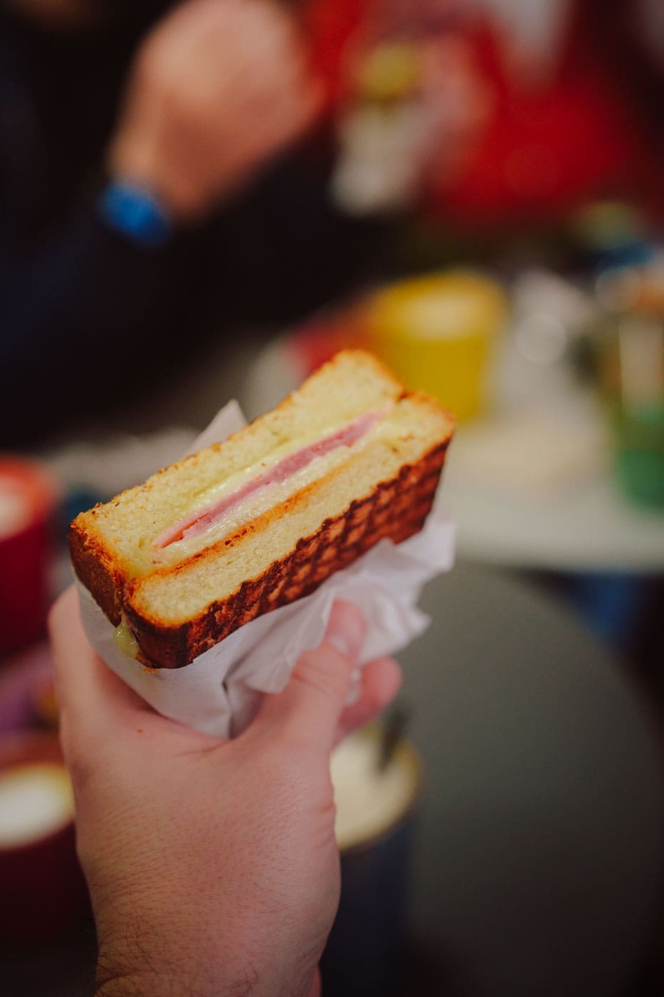 Mallorca2024 175 | Die Mallorca Nebensaison ist so viel mehr als nur Ballermann, Schinkenstraße und Party-Tourismus! Wie ist das bei euch? Habt ihr bei Mallorca auch zuerst die überfüllten Strände und lauten Bars im Kopf? Dann lasst euch von uns auf eine Reise mitnehmen, die euer Bild von der Lieblingsinsel der Deutschen komplett verändern wird. Wir waren nun schon mehrfach dort und haben bei jedem Besuch tiefere Einblicke in die echte und authentische Seite dieser fantastischen Insel bekommen. Und ganz wichtig: Wir reisen immer in der Mallorca Nebensaison!&nbsp;Das ist der Schlüssel, um die versteckten Schätze wirklich zu erleben.&nbsp; Wir zeigen euch unsere persönlichen Geheimtipps für Restaurants, charmante Orte und einzigartige Läden fernab vom Trubel. Jetzt geht's also los mit jeder Menge Genuss und vielen tollen Erlebnissen.