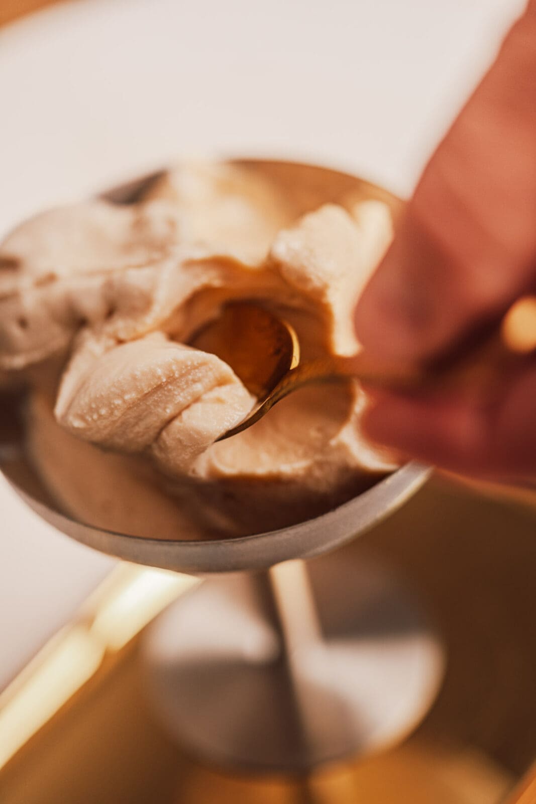 Löffel mit Vanilleeis aus Ninja Creami – Gelato Rezept mit Ei