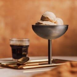 Eis selber machen – Eiscreme, Sorbet & Eisdesserts von A bis Z 2 Klassisches Vanilleeis mit Ei – cremig und aromatisch wie italienisches Gelato