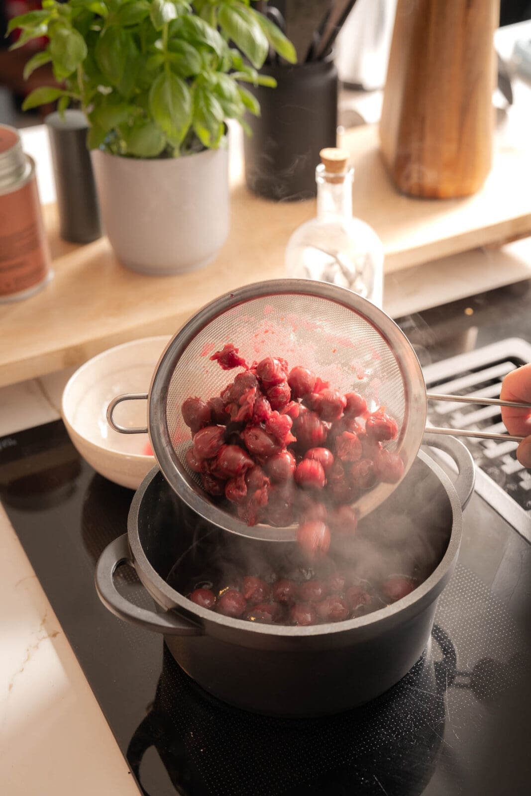 Entdeckt Oma Lores Rezept für weiche Waffeln. Luftige, Herzwaffeln mit Vanille. Einfach und schnell gemacht. Perfekt zu jedem Anlass.