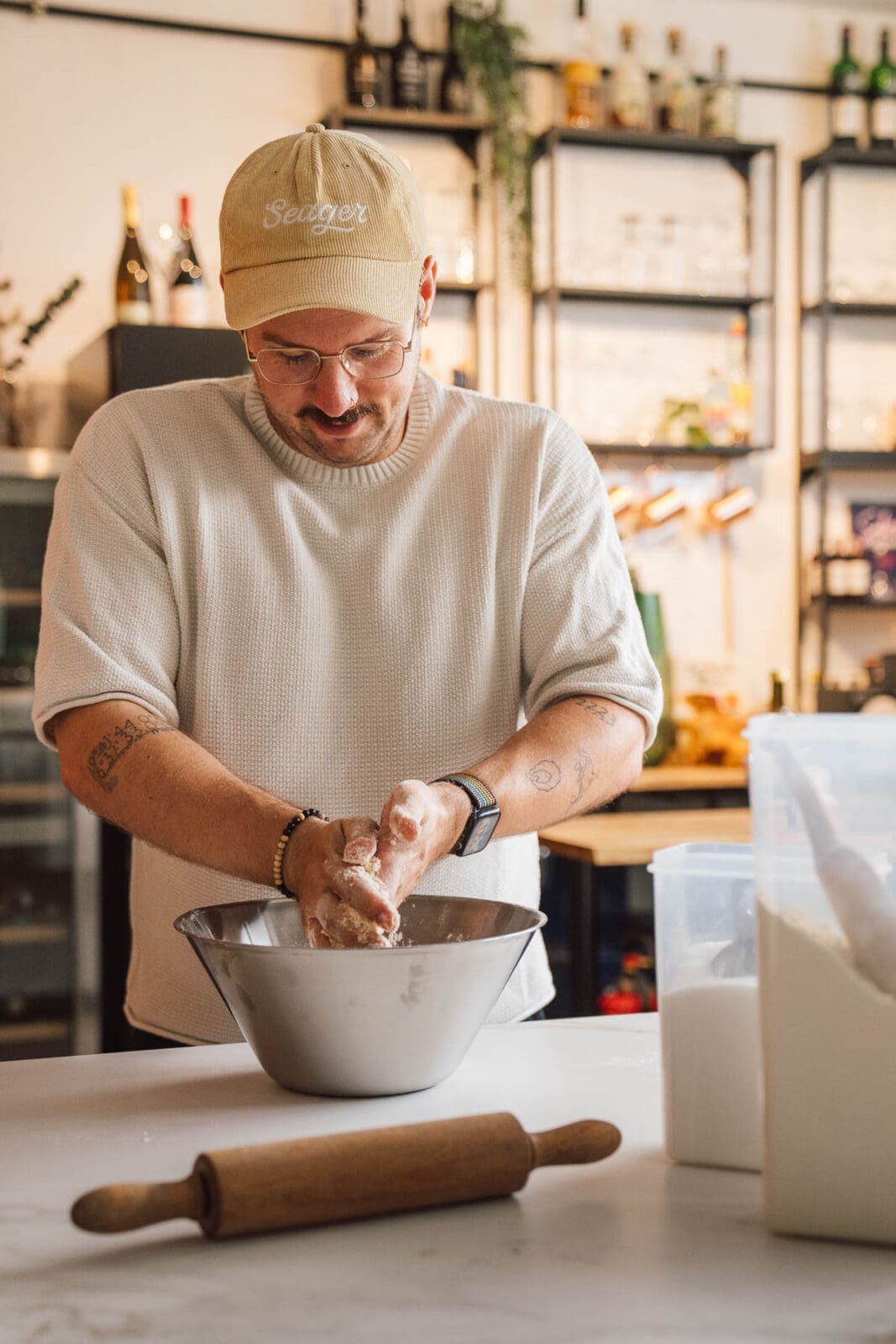 Apfel Streuselkuchen nach Oma Lore mit Hefeteig, saftigen Äpfeln und knusprigen Streuseln. Tipps zu Sorten, Einfrieren und Backzeit.