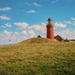 Nordvestkysten Daenemarks Nordwestkueste Tipps 21 | Willkommen zu unserem neuesten Reiseabenteuer in Dänemark! Es ging nach Fanø, einer wunerschönen Insel in der Nordsee vor der Westküste Dänemarks. Maja von moey's Kitchen, Simone von der S-Küche und wir waren sofort gepackt von der tollen Atmosphäre der Insel – eine Mischung aus unberührter Natur, historischen Dörfern und einer tief verwurzelten maritimen Geschichte. Fanø ist ein Ort, an dem die Zeit stillzustehen scheint und die Hektik des Alltags in ganz ganz weite Ferne rückt. UND auf der man ausgezeichnet Schlemmen kann!