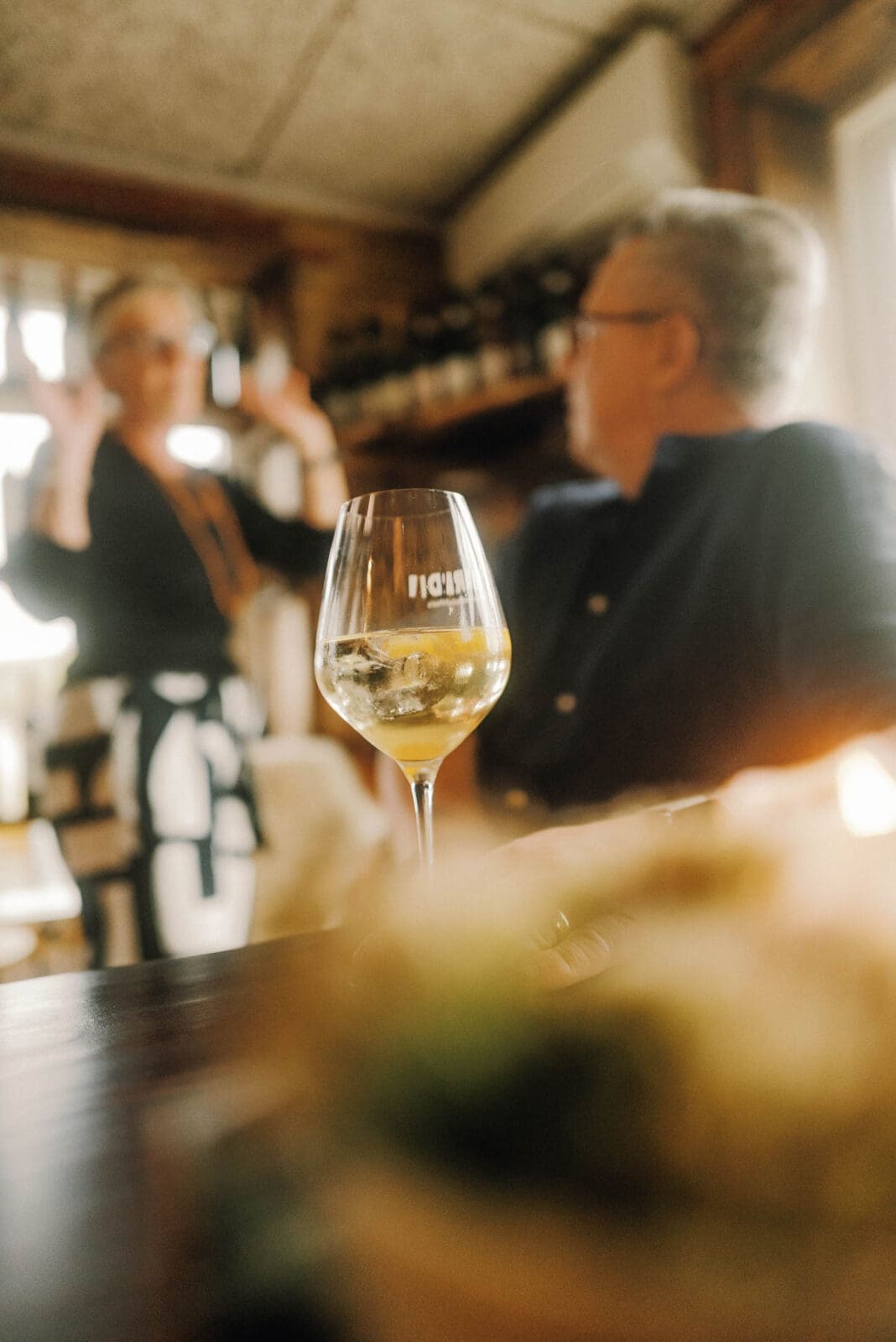 Weißwein und geselliges Beisammensein an Dänemarks Nordwestküste