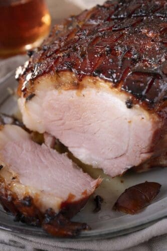 Orangen Whisky Krustenbraten Rezept 12 | Saftiger Krustenbraten aus gepökelter Schweineschulter mit Orangen-Whisky-Glasur: im Ofen langsam gegart, außen extra knusprig, innen zart – perfekt für Weihnachten und Sonntagsessen.