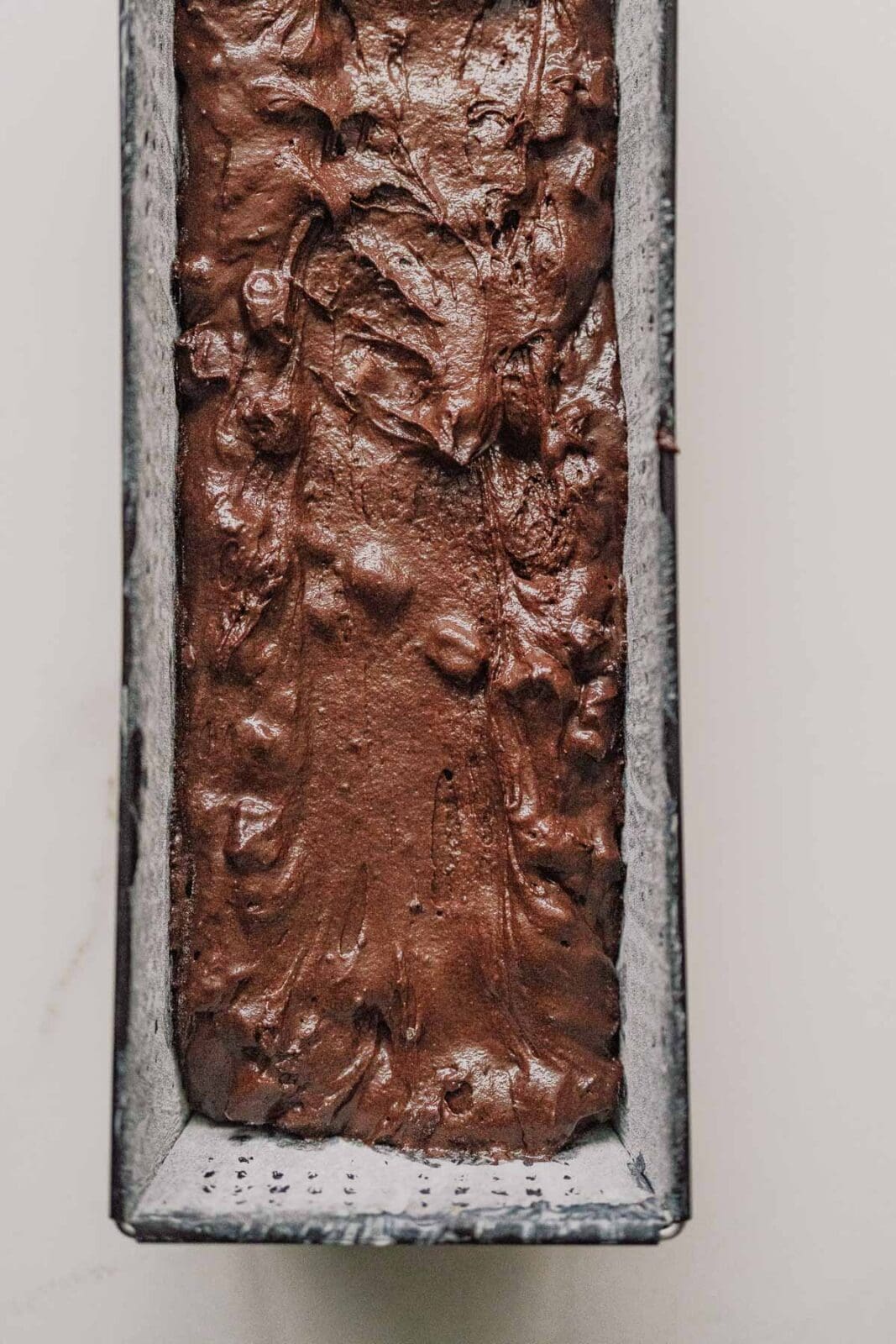 Mit diesem einfachen Schokokuchen-Rezept backt ihr einen saftigen Rührkuchen ohne Schnickschnack – perfekt für jede Gelegenheit.