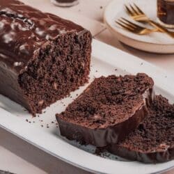 Unser einfacher Schokokuchen ist ein Rezept, mit dem ihr einen saftigen Rührkuchen ohne Schnickschnack backt – perfekt für jede Gelegenheit.