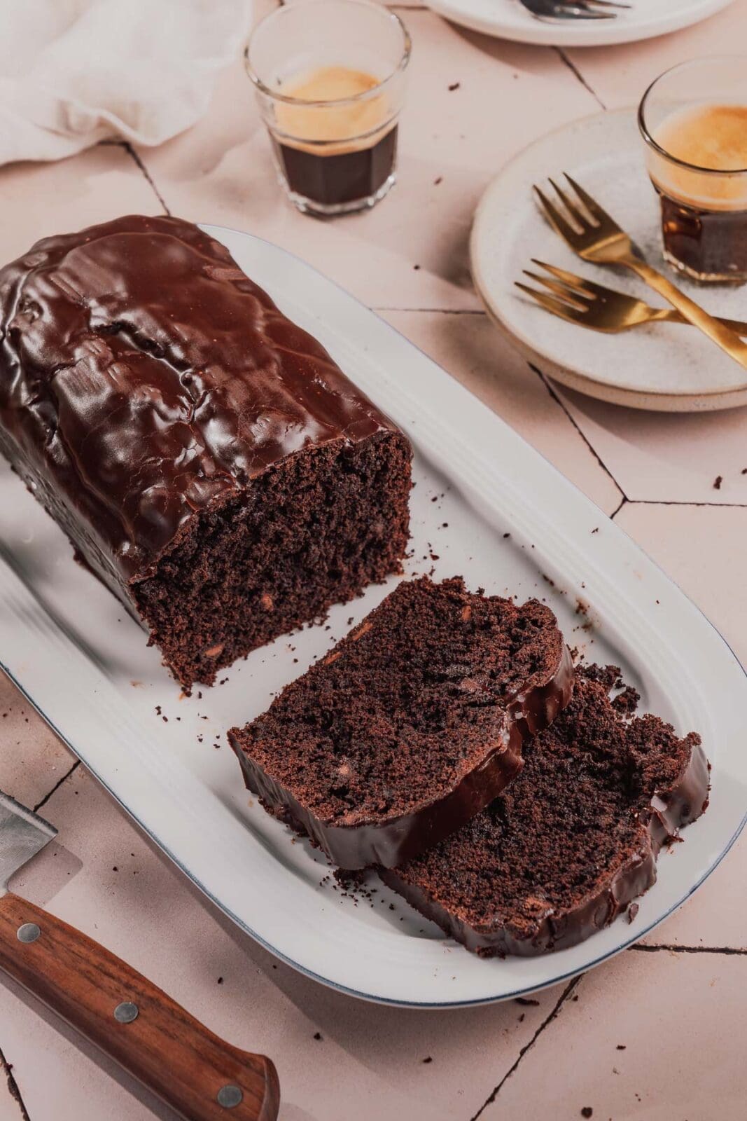 Unser einfacher Schokokuchen ist ein Rezept, mit dem ihr einen saftigen Rührkuchen ohne Schnickschnack backt – perfekt für jede Gelegenheit.