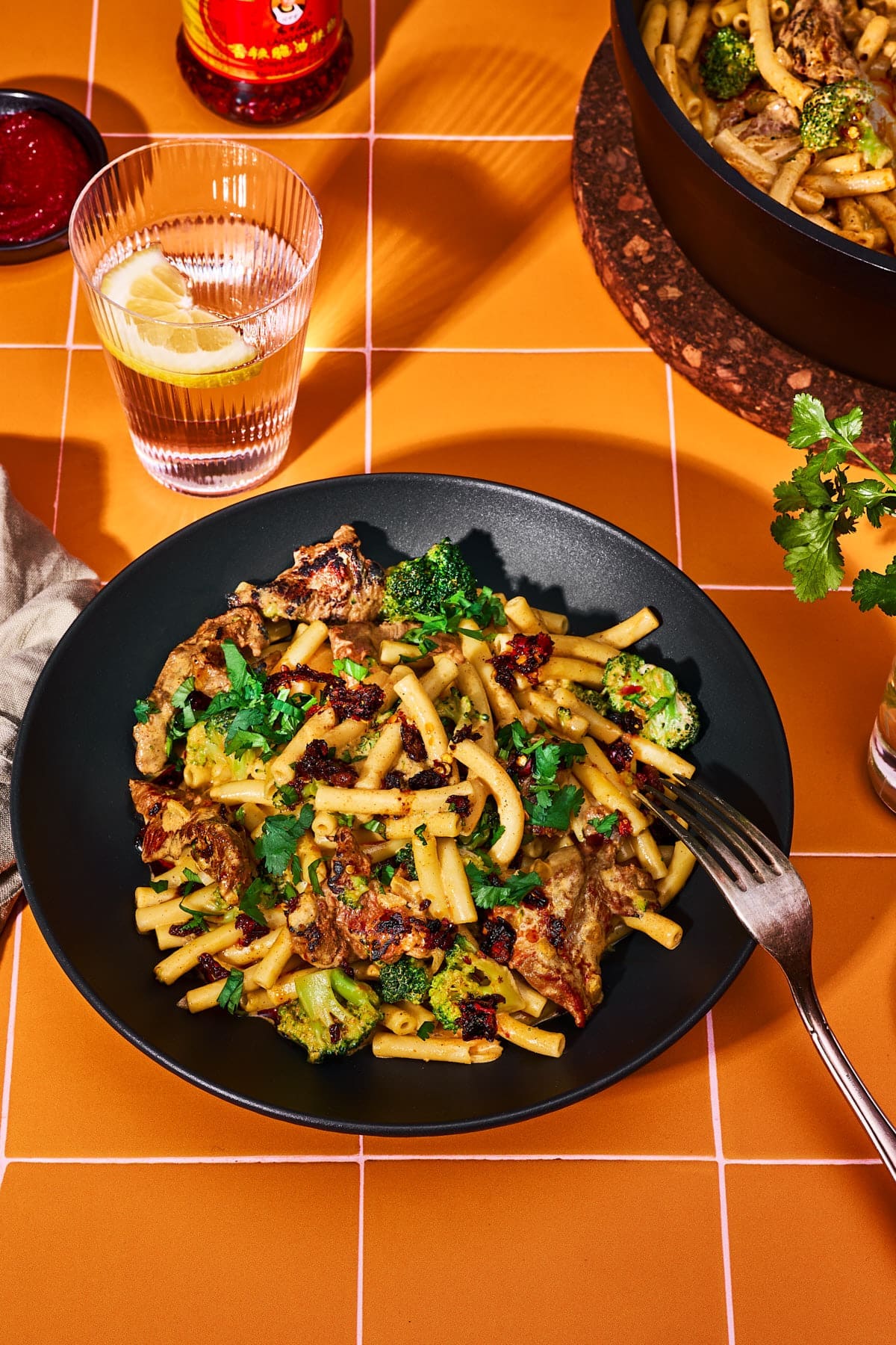 Cremige Gochujang Pasta mit Rinderstreifen und Broccoli