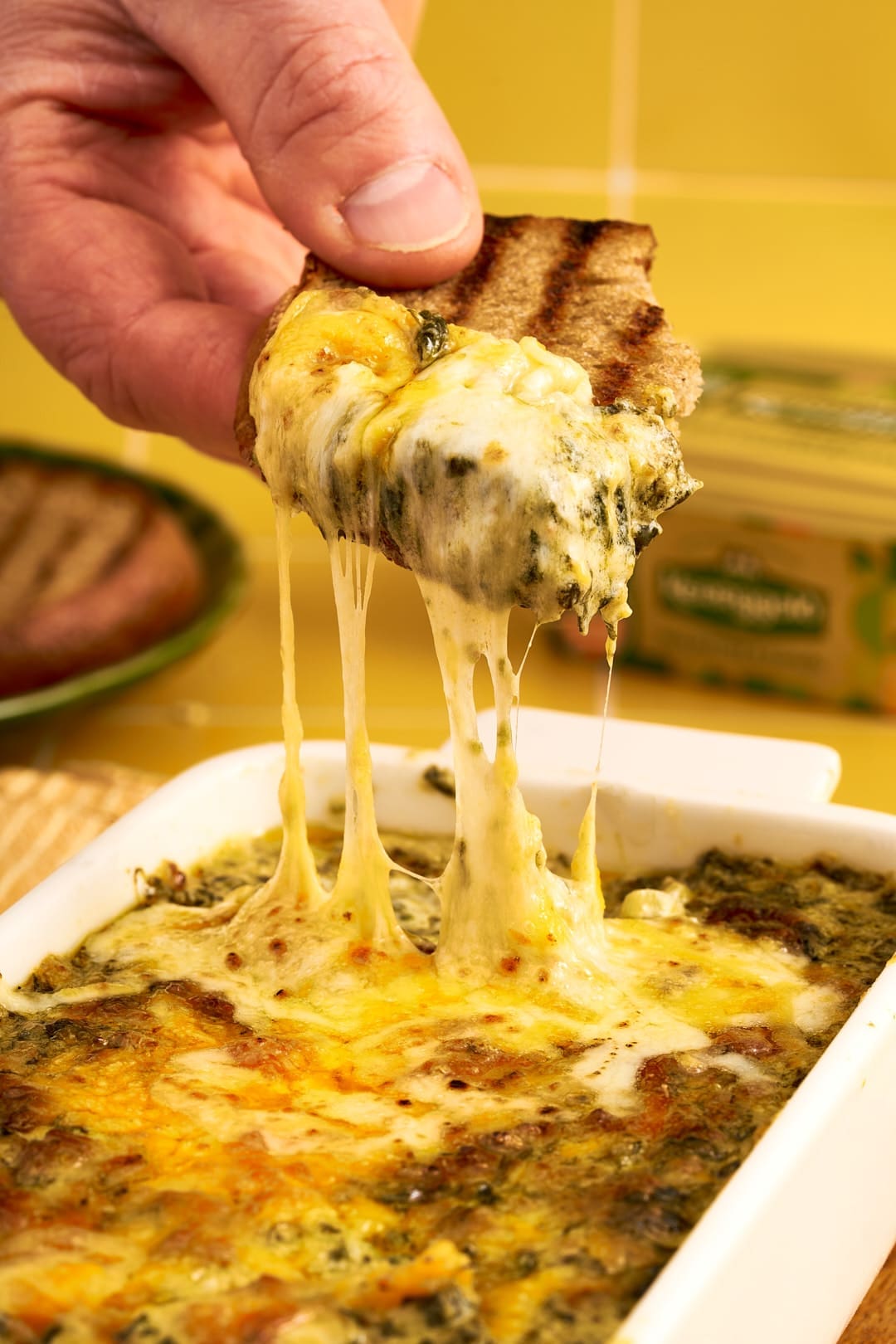 Warmer Spinat-Cheddar-Dipp | Zum gemeinsamen Snacken