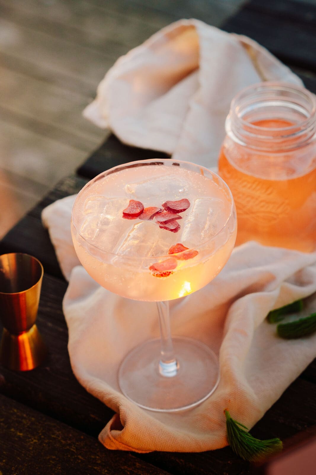 Drink mit selbstgemachtem Fichtennadelsirup