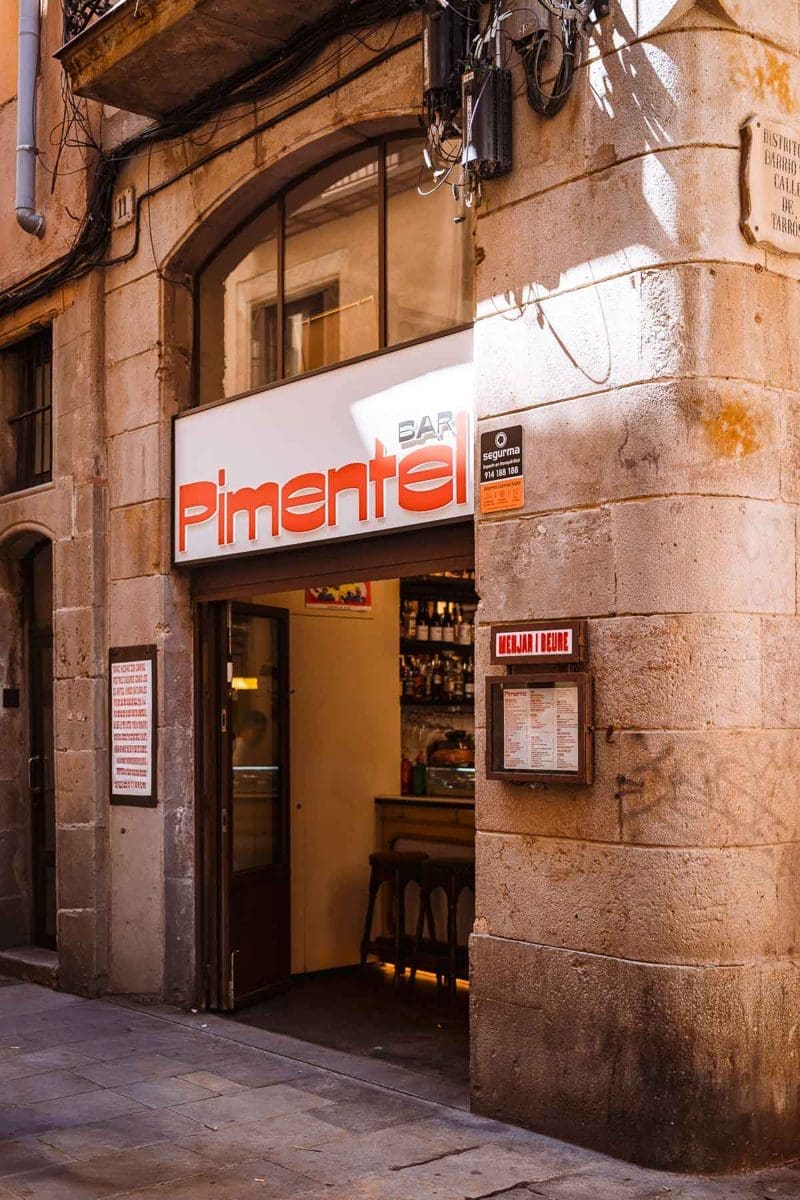 Barcelona Food Guide: Unsere Lieblingsorte in unserer Lieblingsstadt 22 Eingang der Tapas-Bar Pimentel im Born, Barcelona